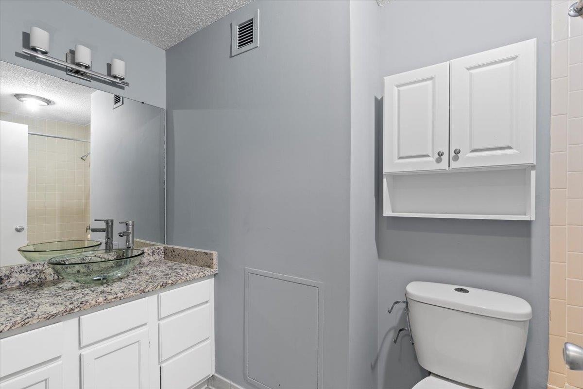 109 N MAIN ST Unit: 705