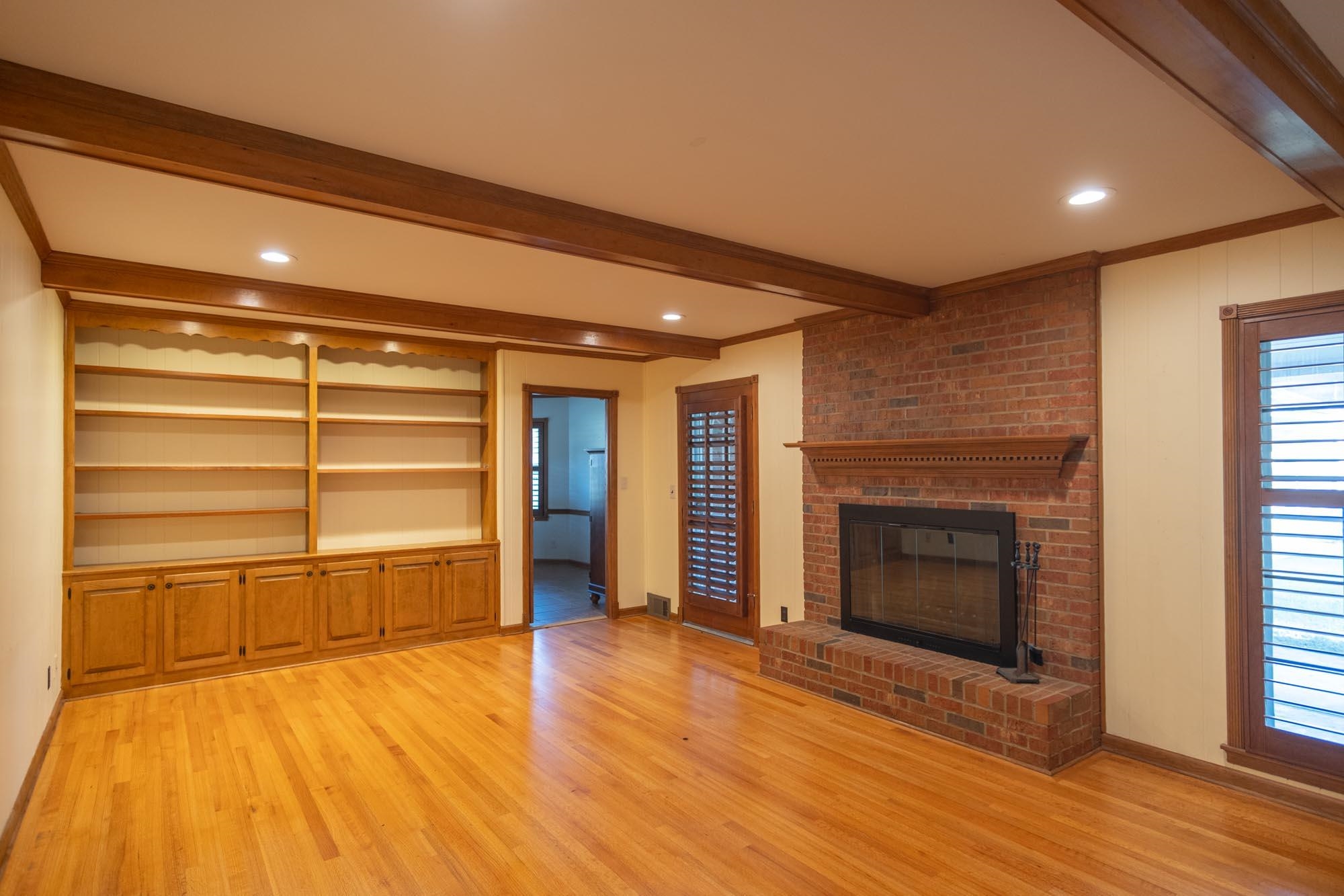 6737 HICKORY CREST CV