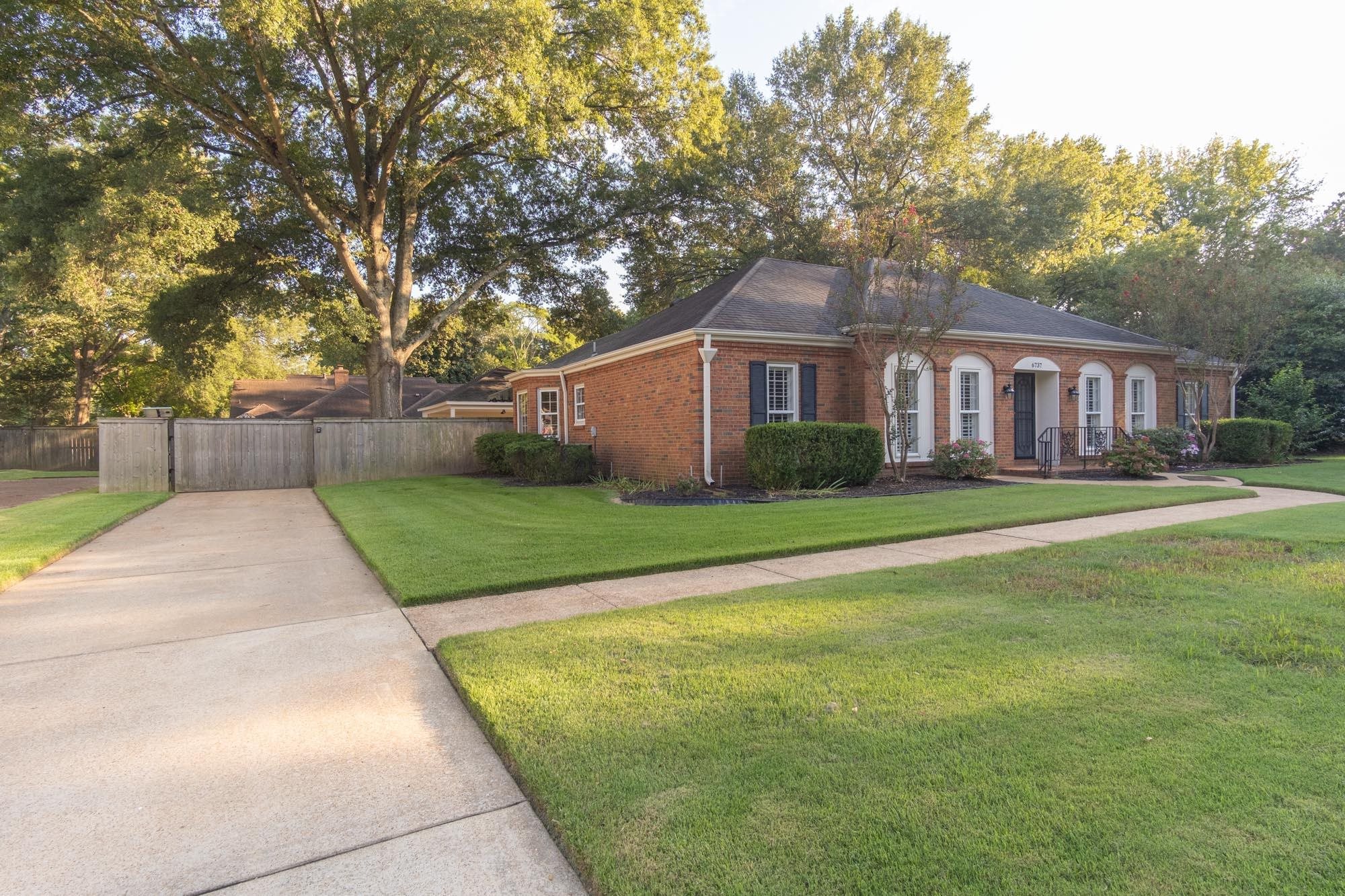 6737 HICKORY CREST CV