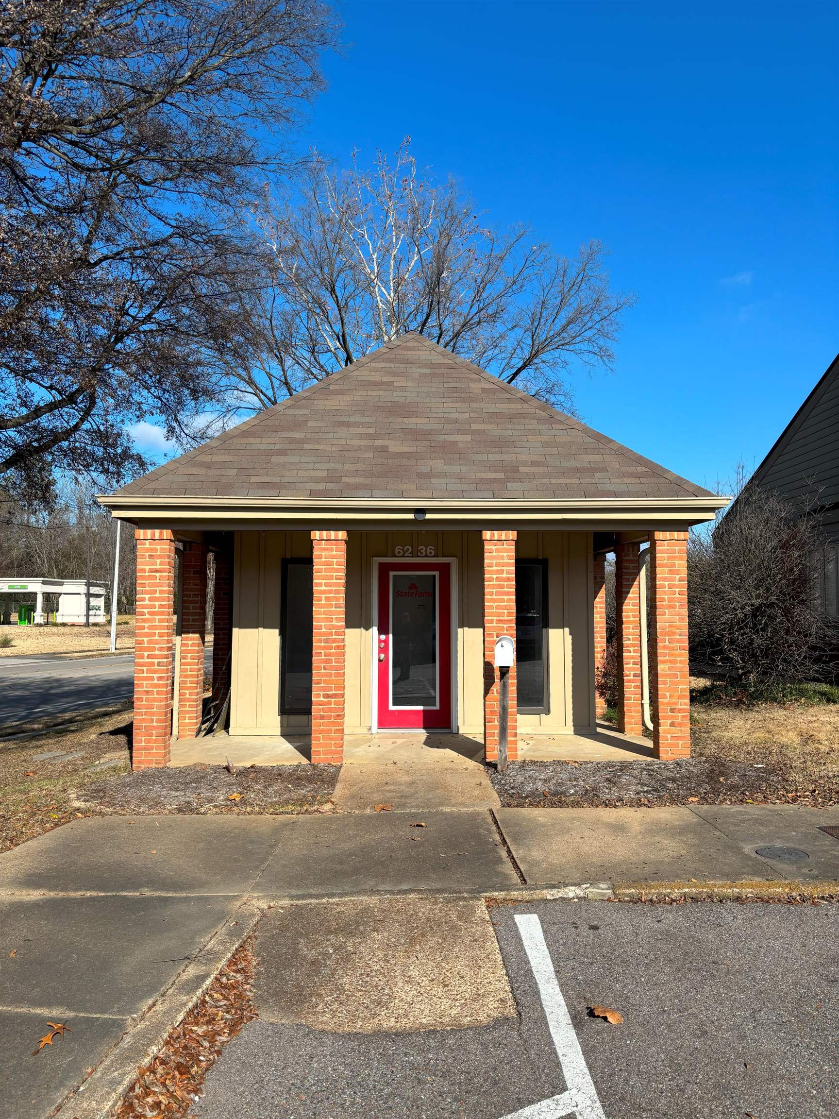 6236 POPLAR AVE