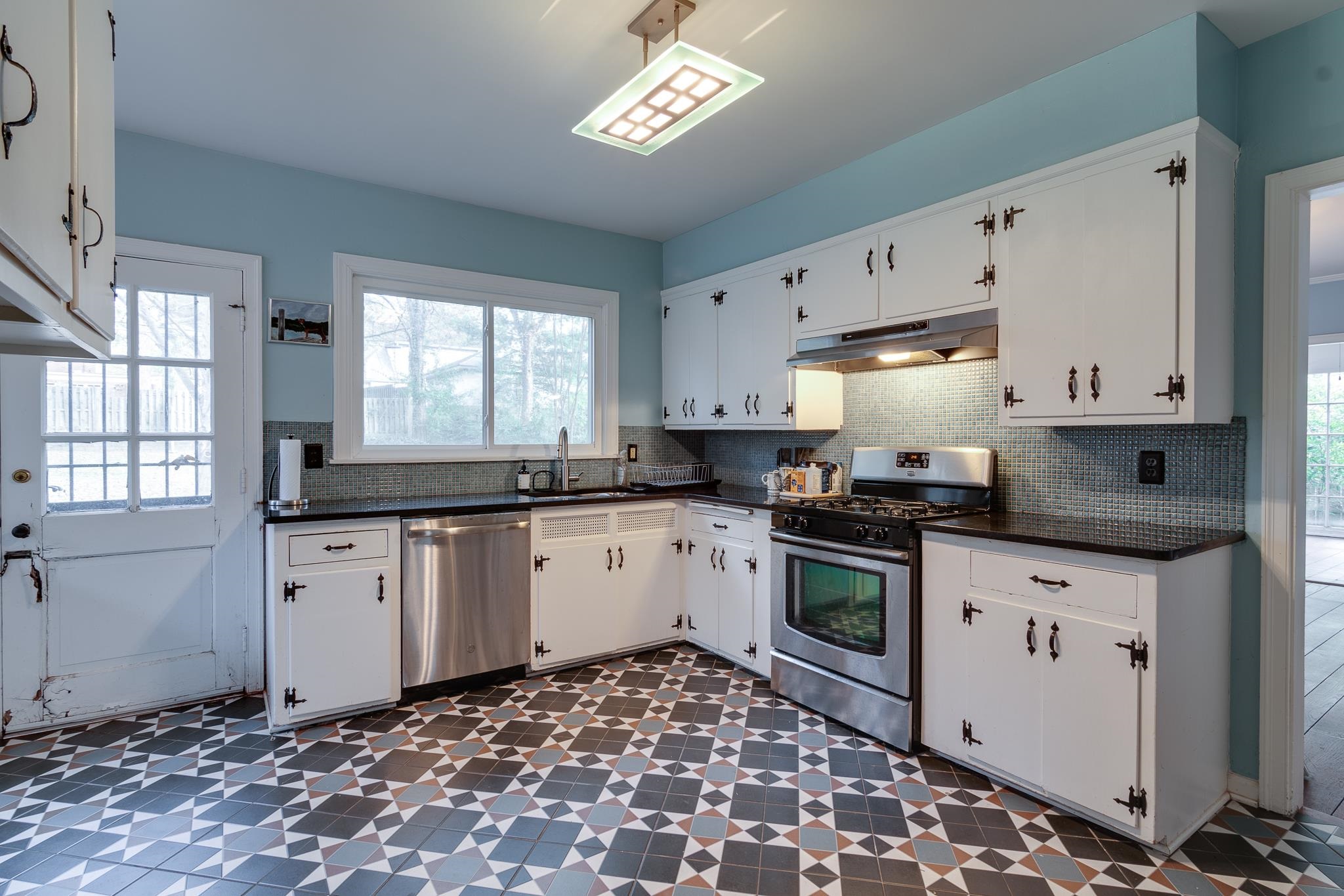 676 CENTER DR