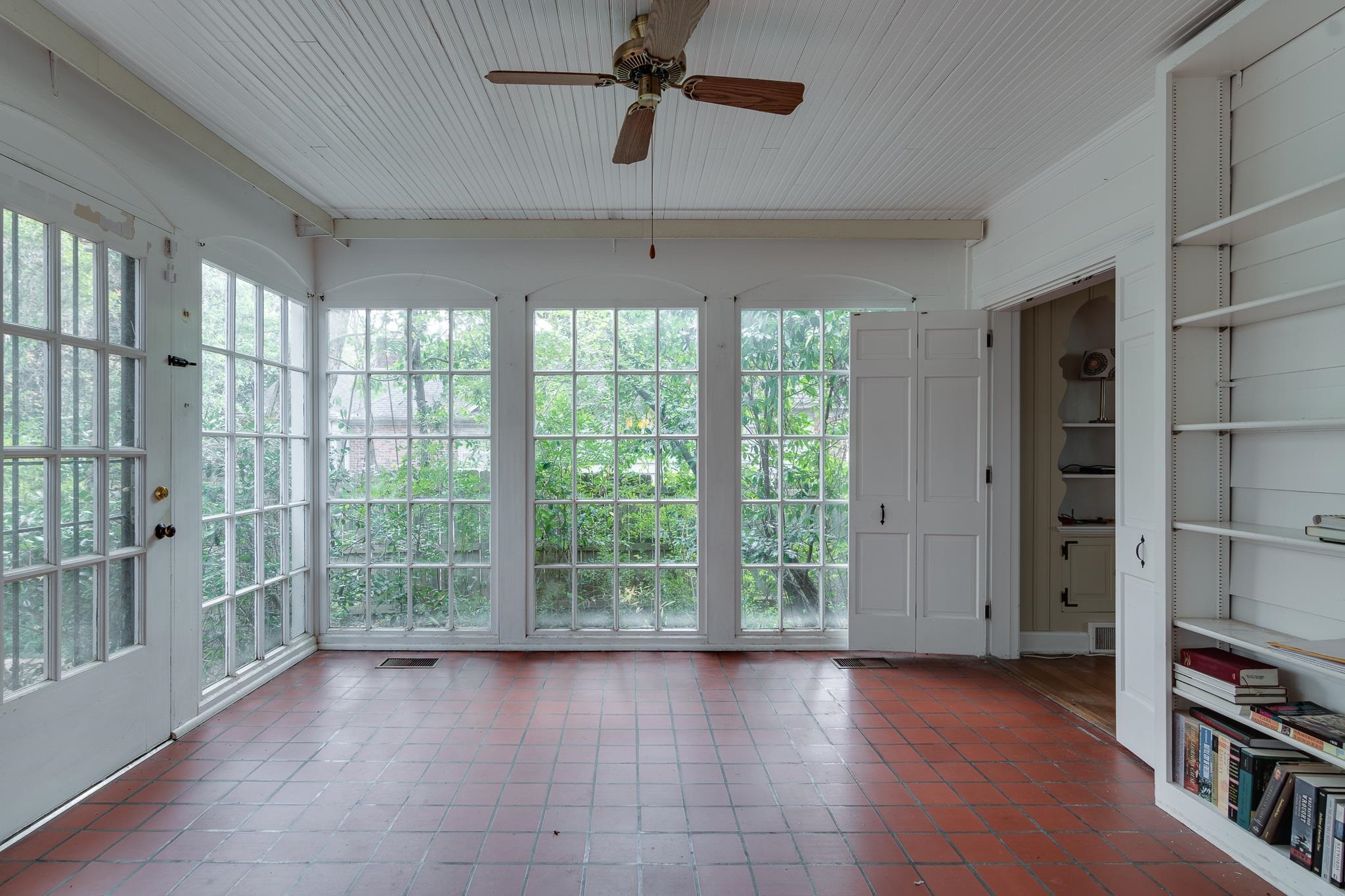 676 CENTER DR