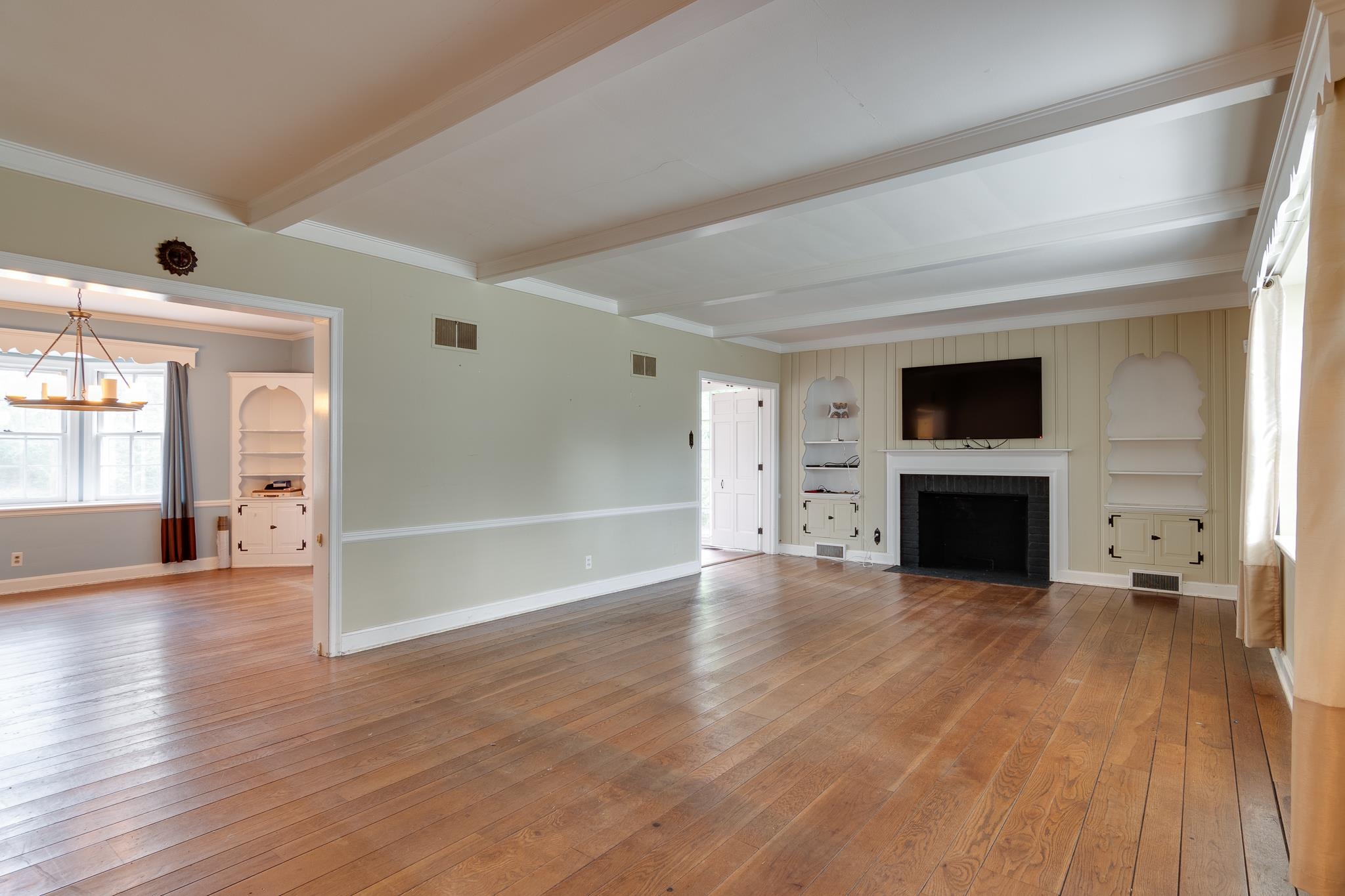 676 CENTER DR