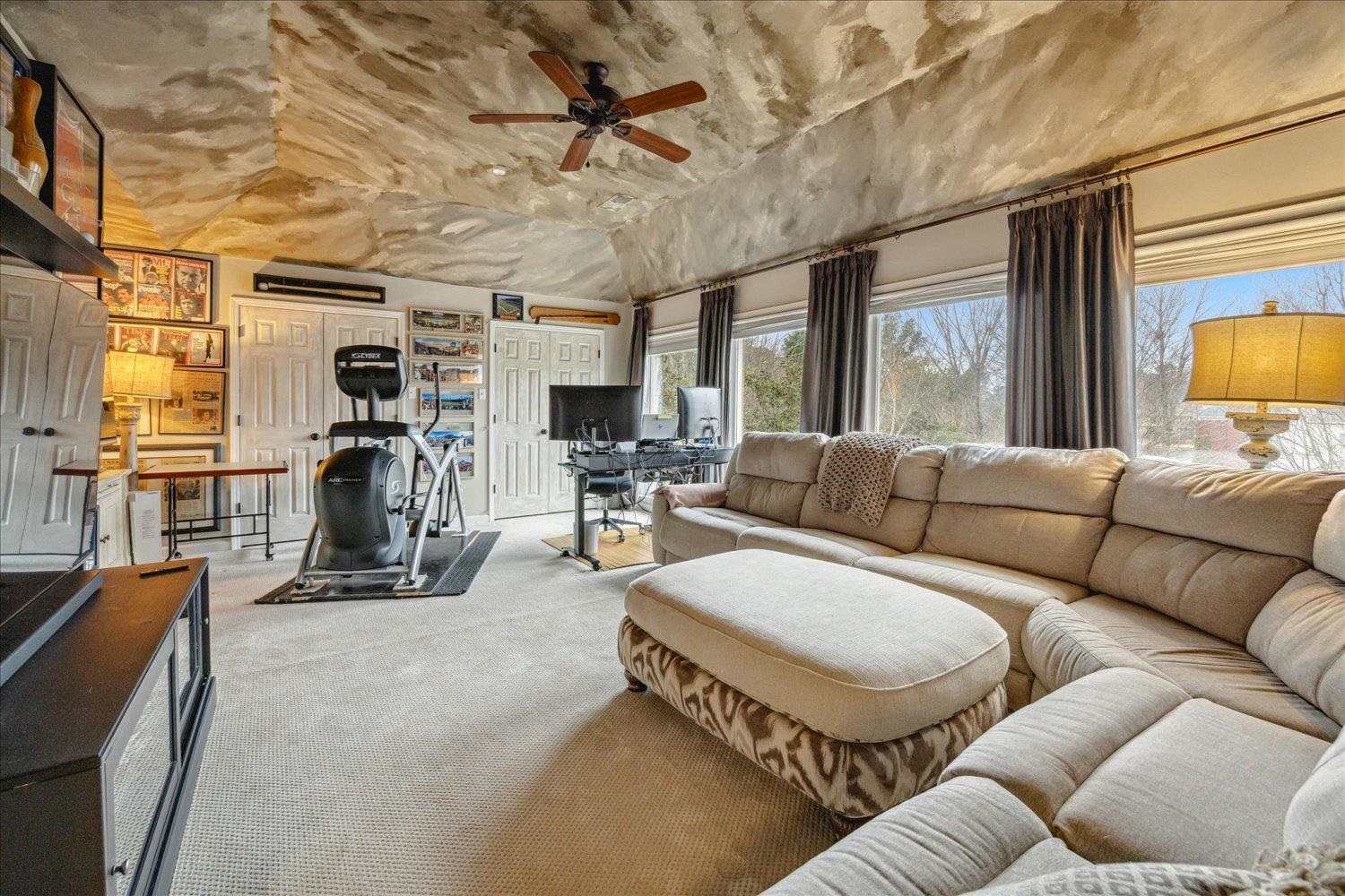 8959 CLAIBORNE FARM DR