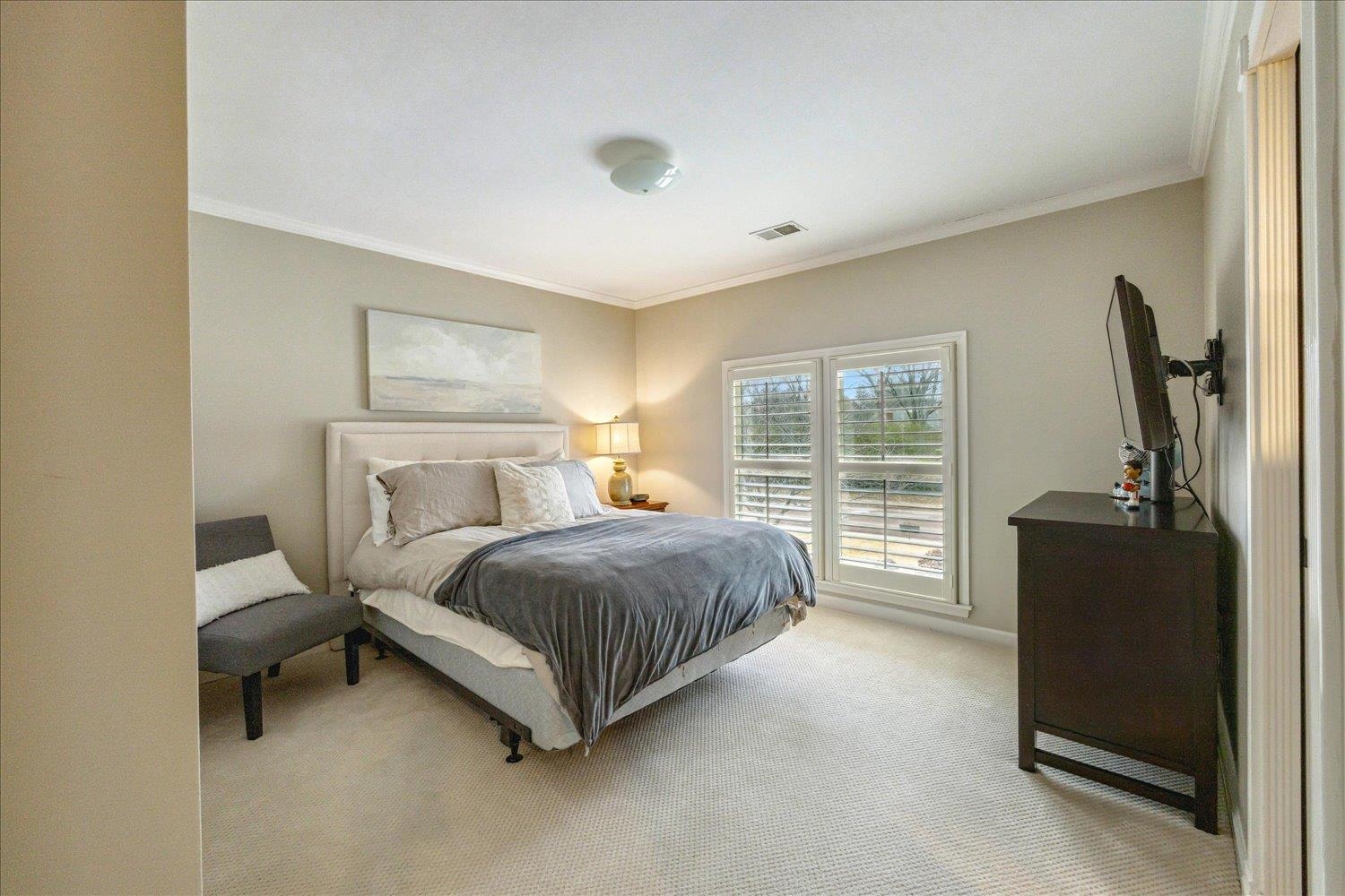 8959 CLAIBORNE FARM DR