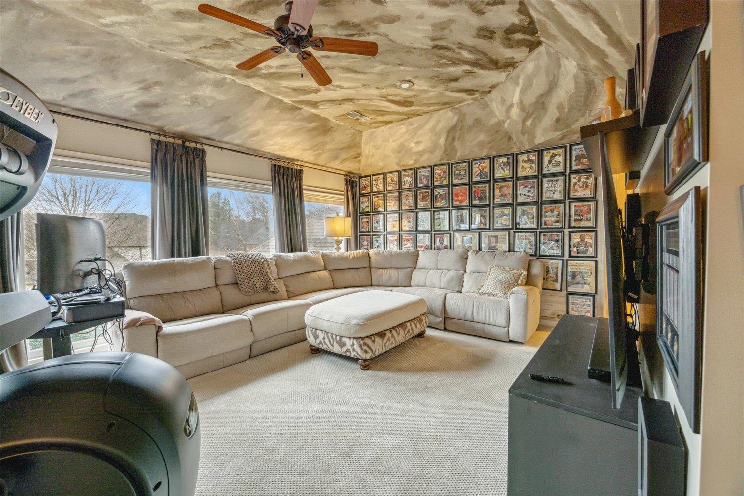 8959 CLAIBORNE FARM DR