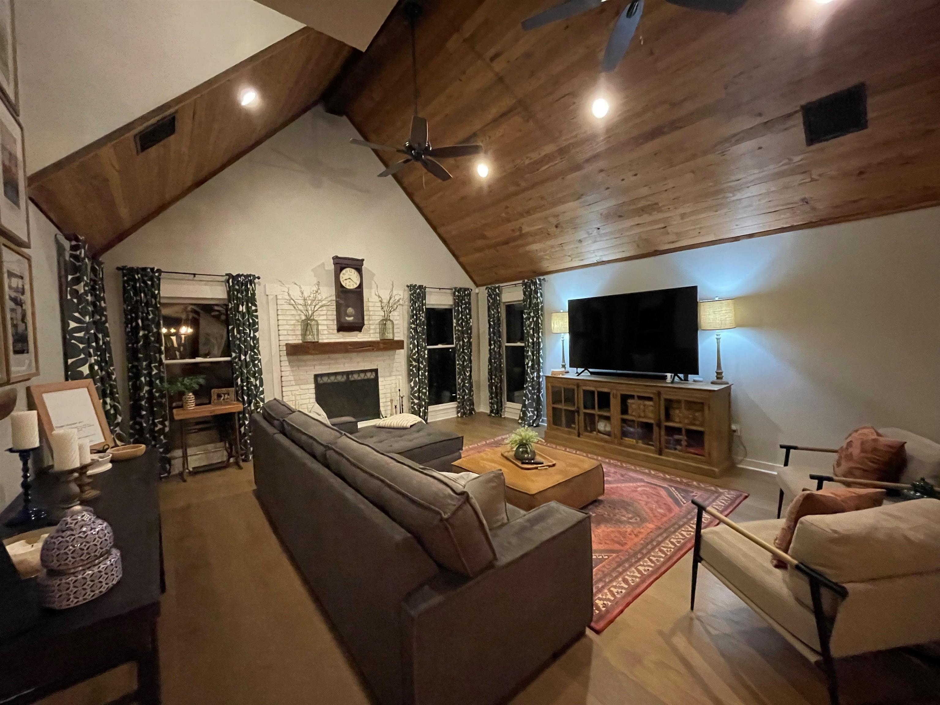 7891 WOODFORD LN