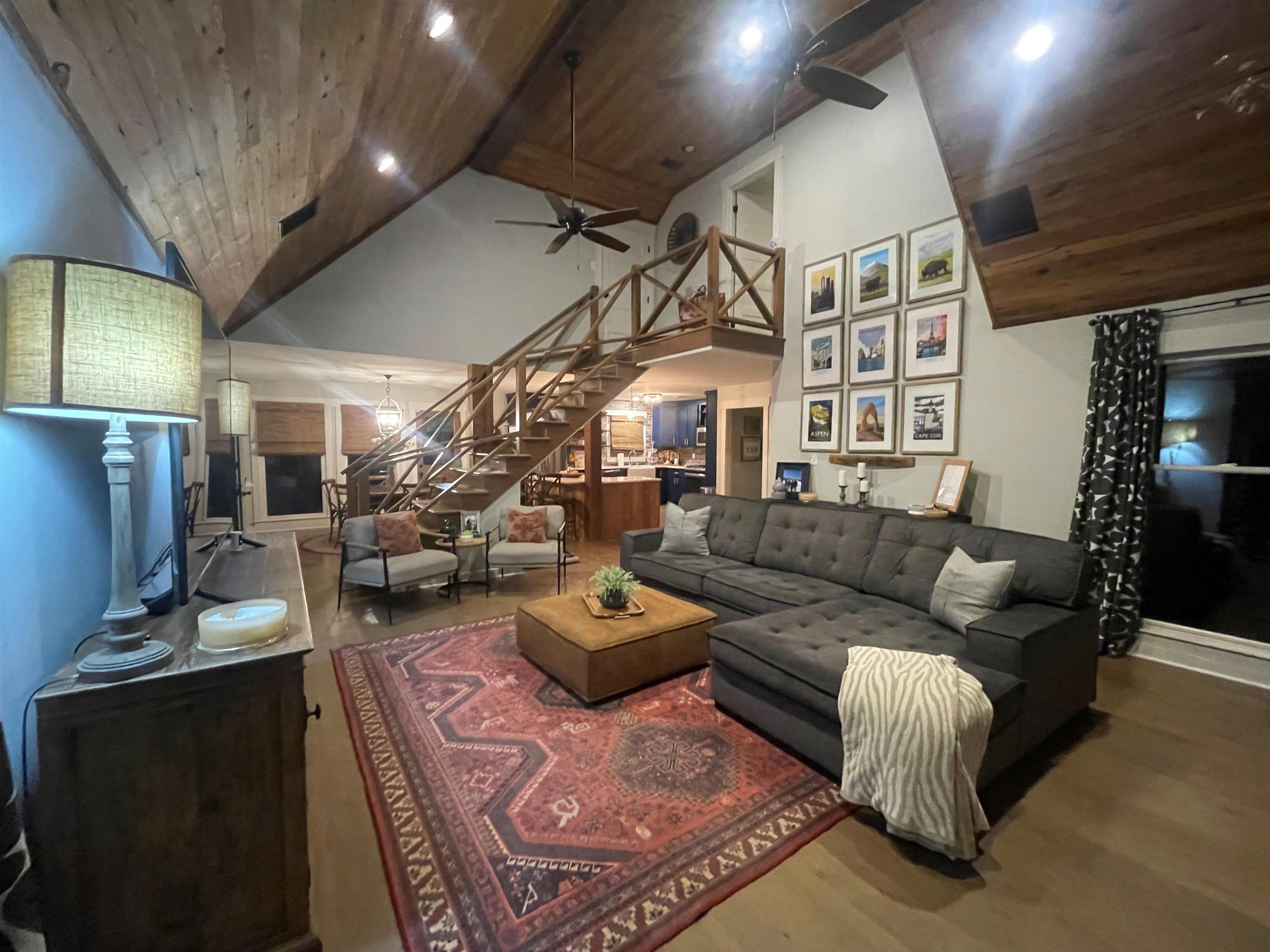 7891 WOODFORD LN