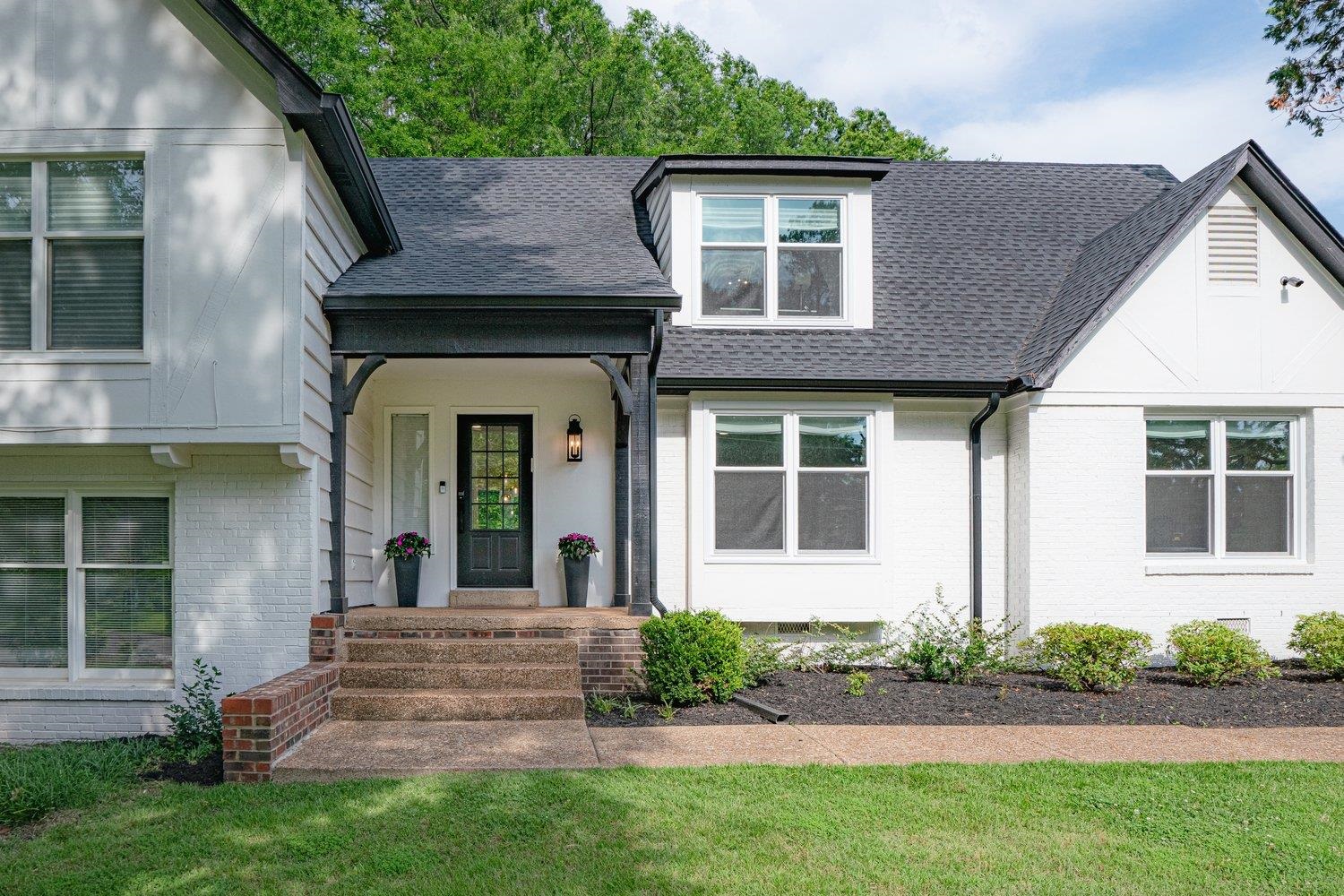 506 S YATES RD
