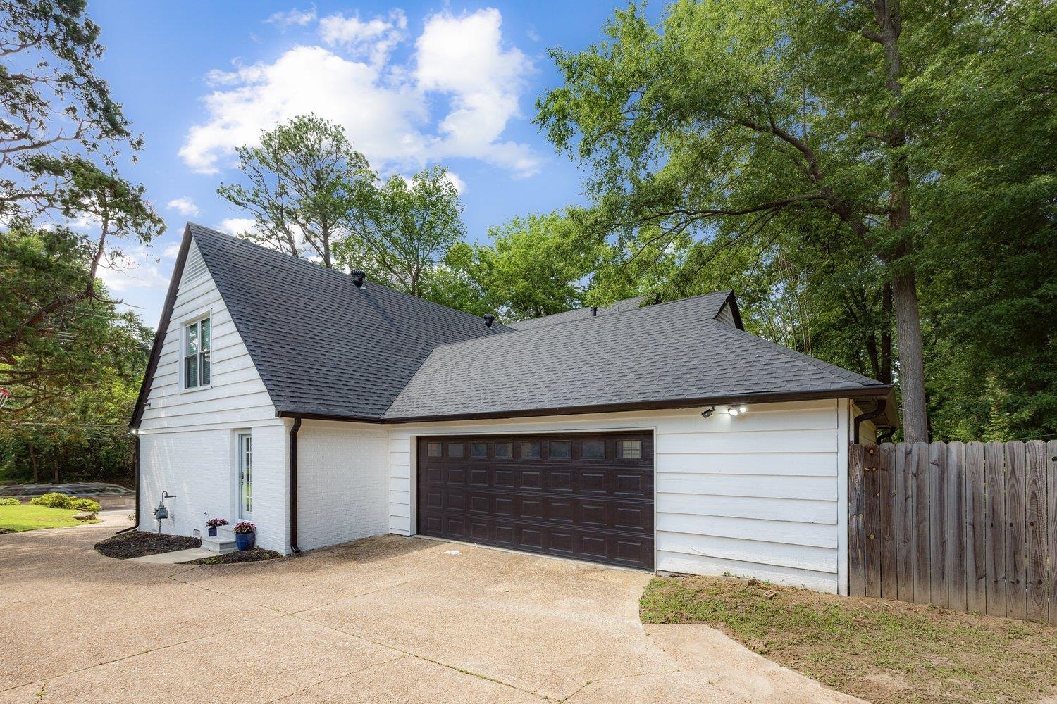 506 S YATES RD