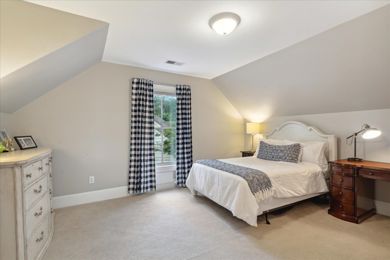 279 RIDGEFIELD RD