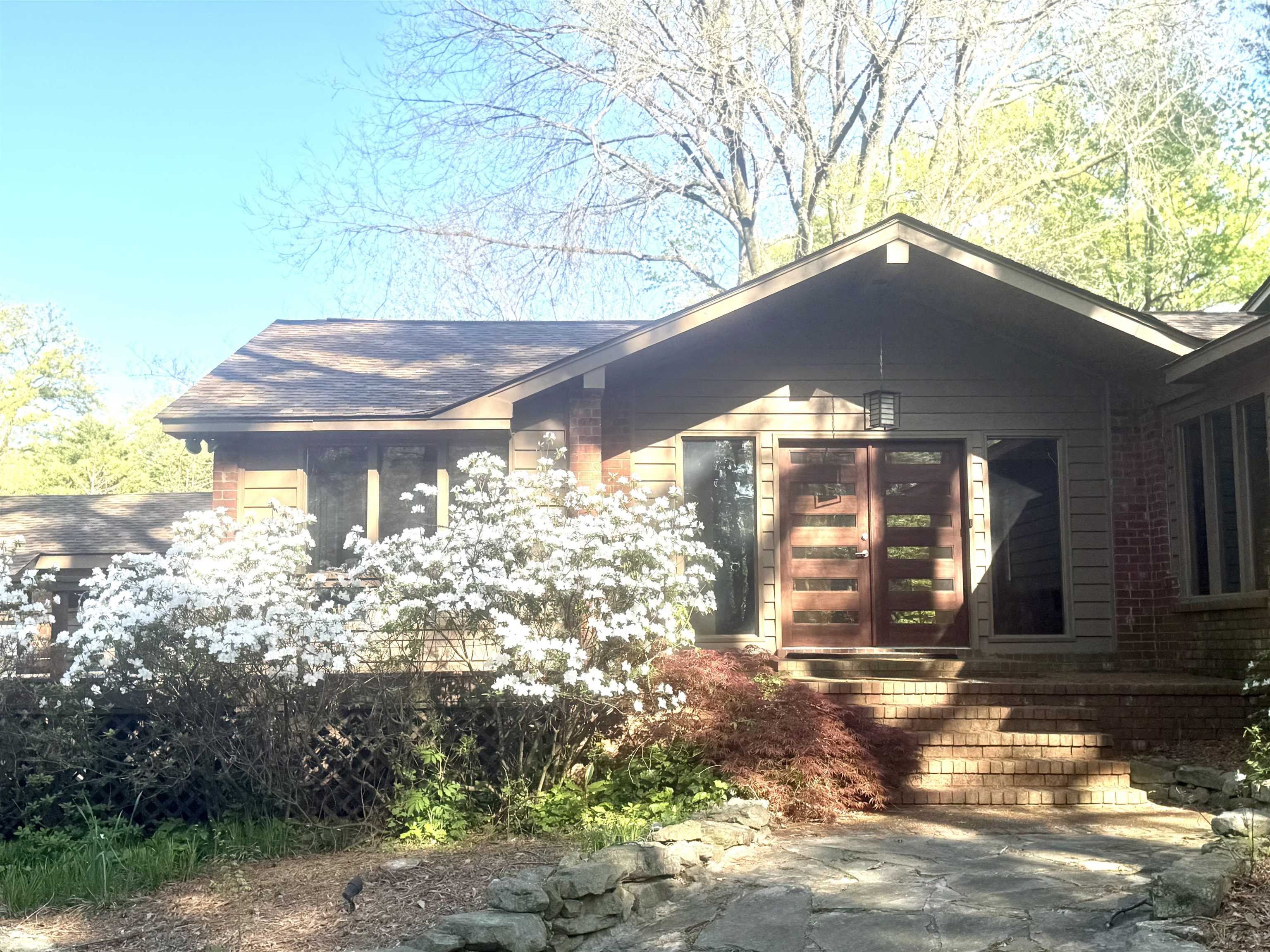598 VALLEYBROOK DR