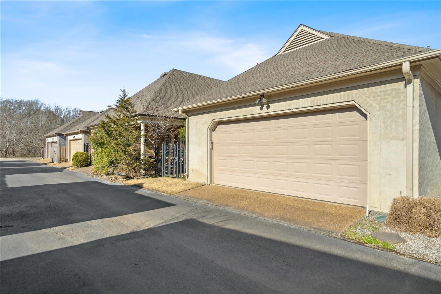 8989 ACORN LANDING DR