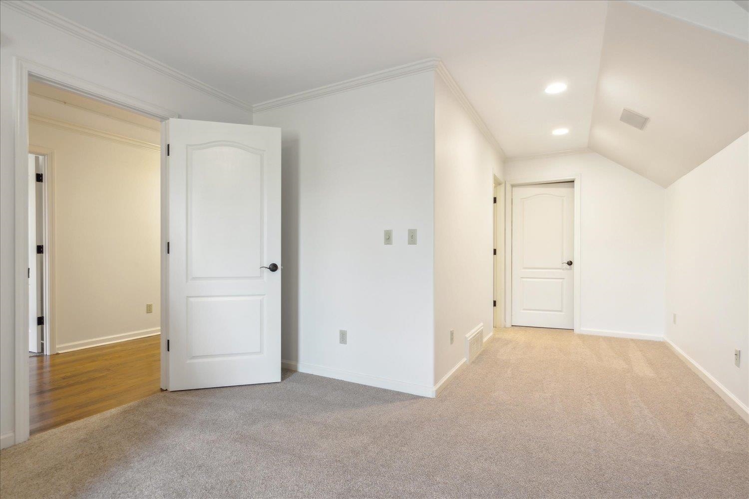 8989 ACORN LANDING DR