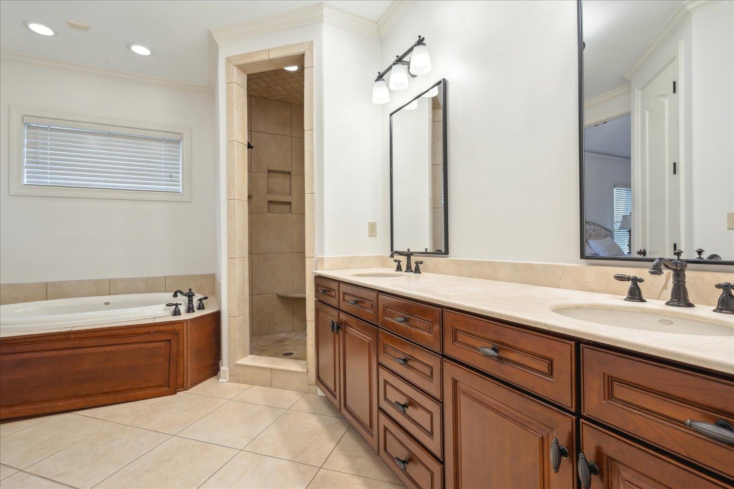 8989 ACORN LANDING DR