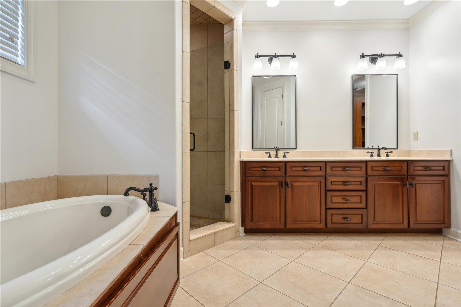 8989 ACORN LANDING DR