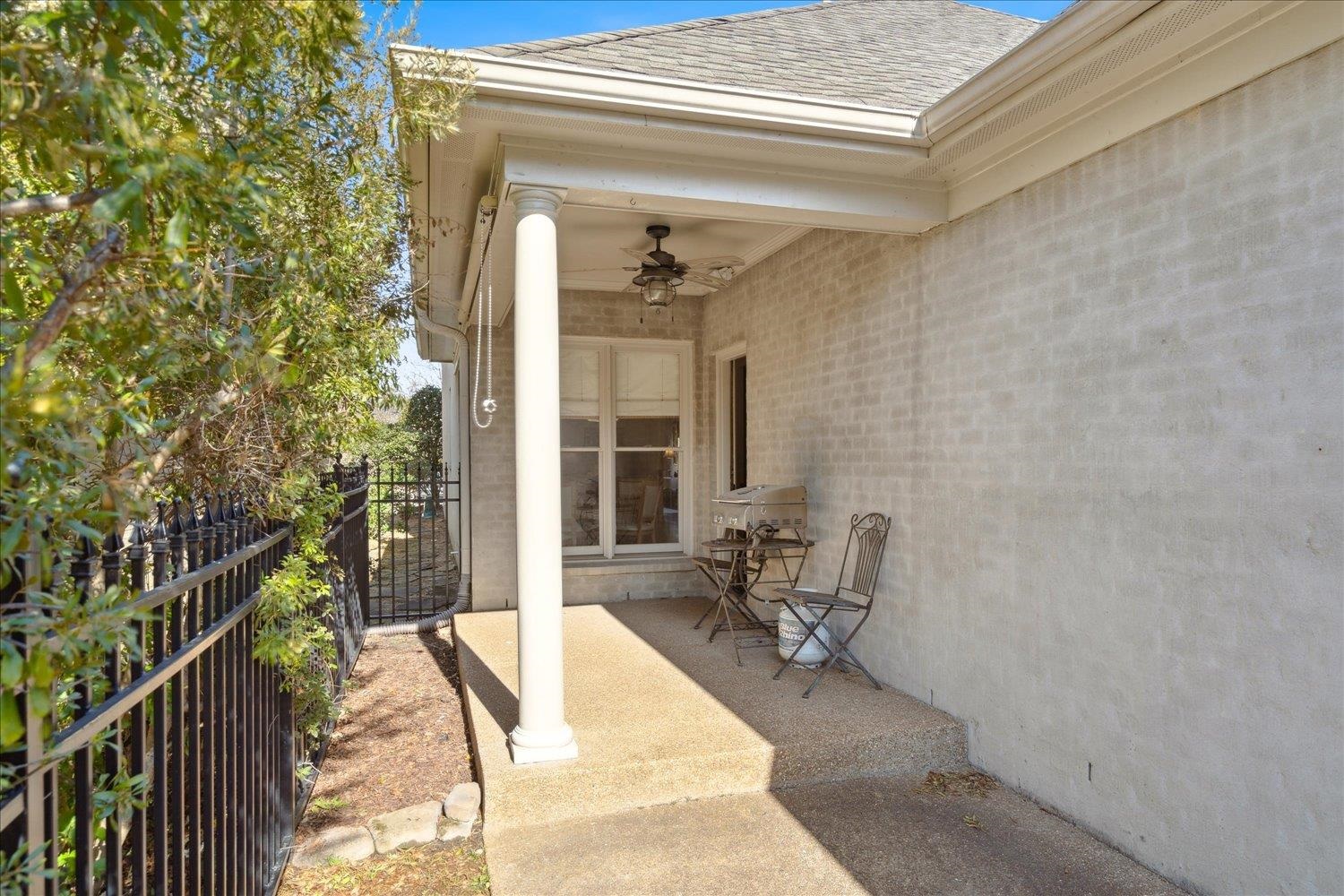 8989 ACORN LANDING DR