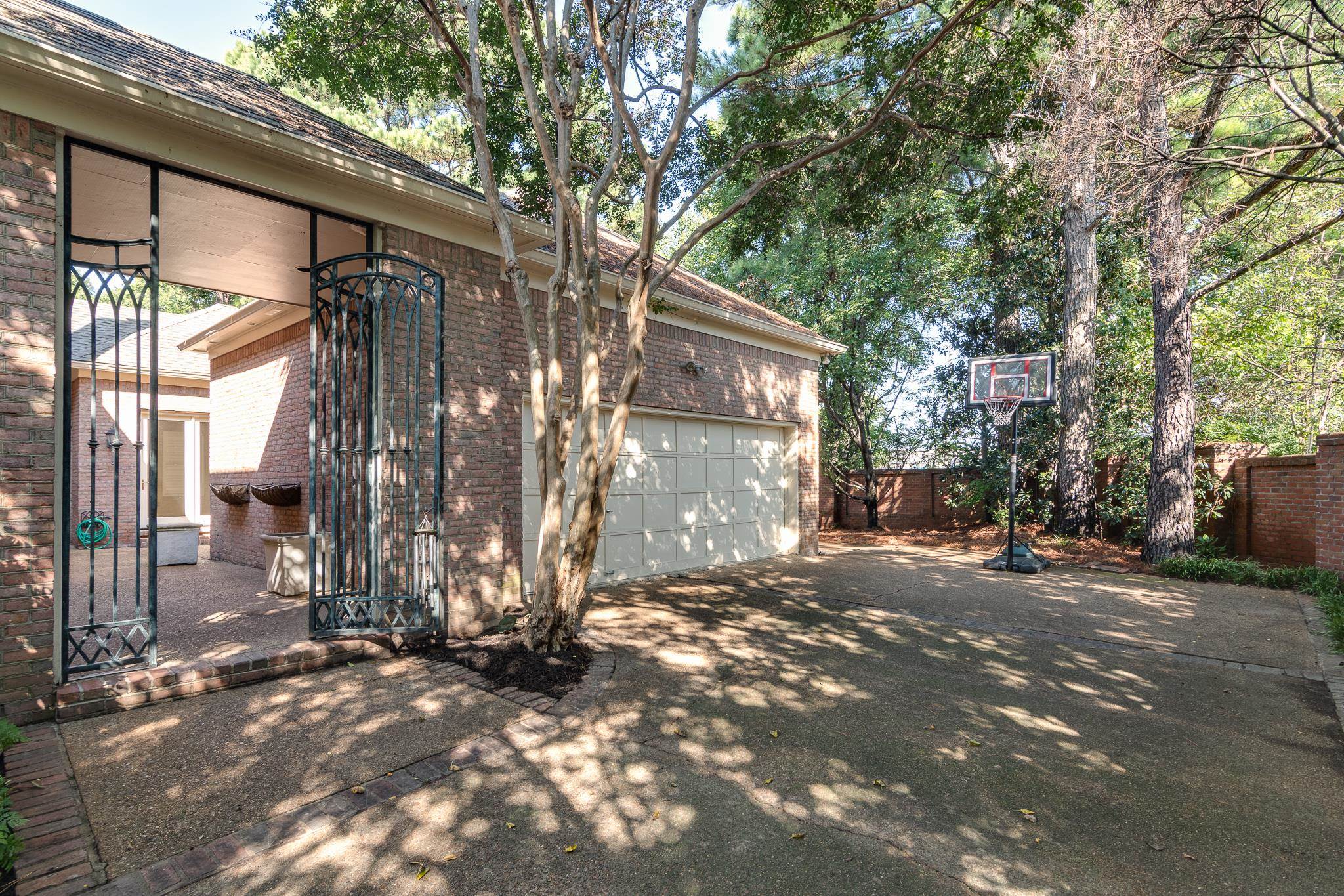 29 E CHICKASAW CV