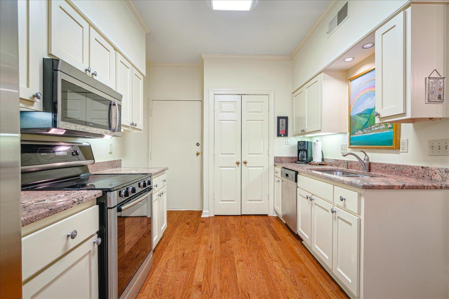 585 S GREER ST Unit: 103