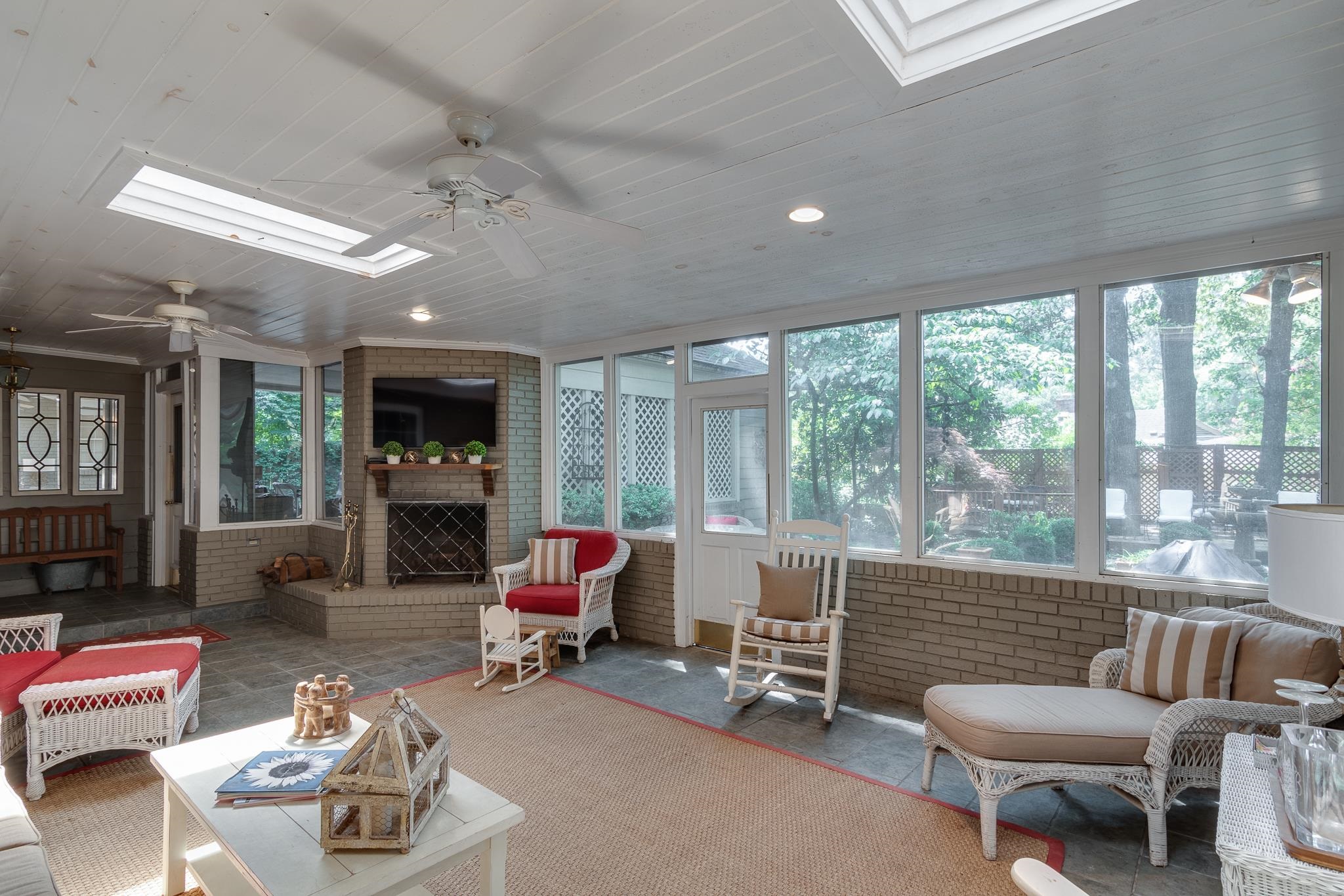 6367 BROOKS MANOR CV