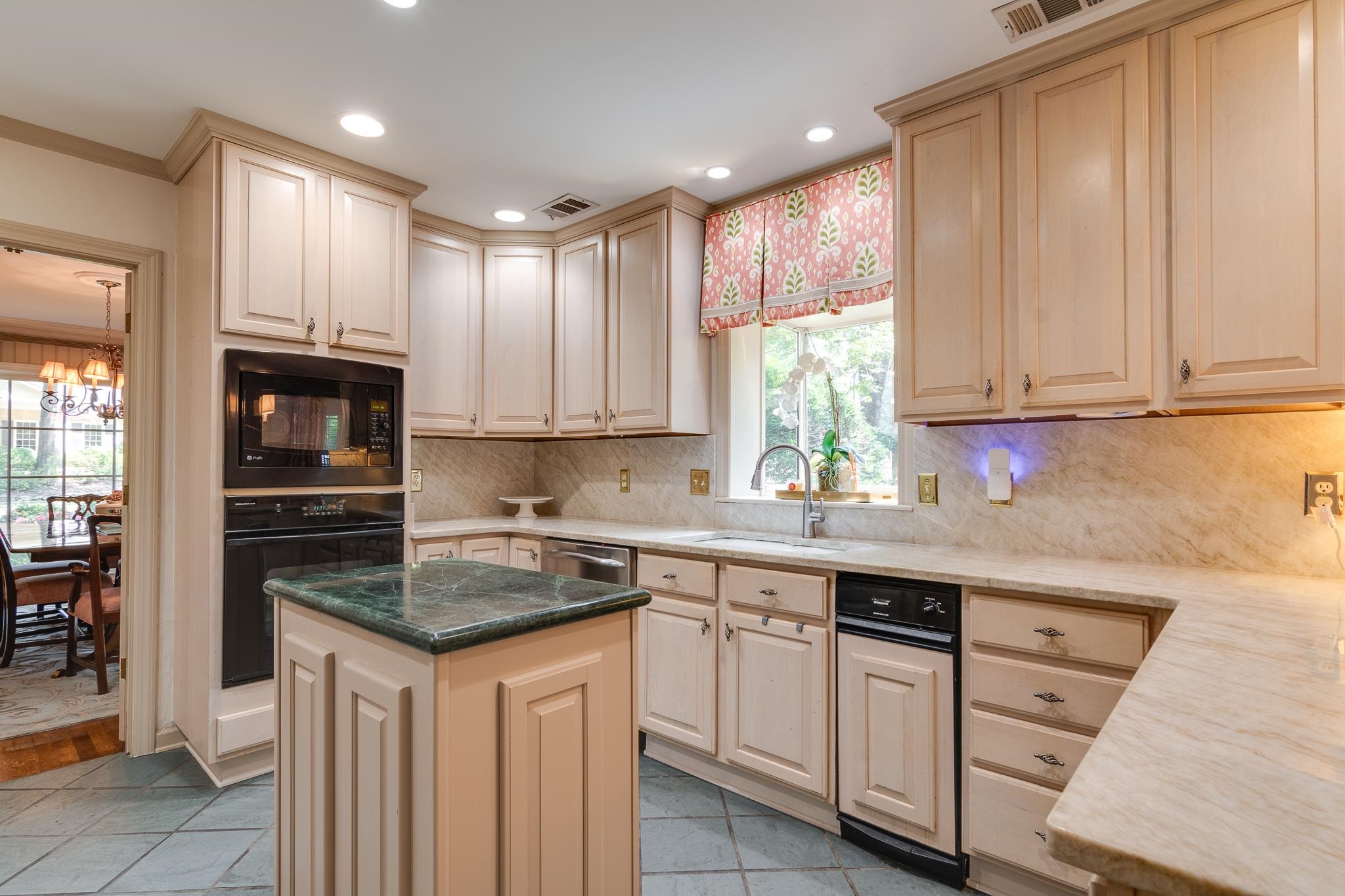 6367 BROOKS MANOR CV