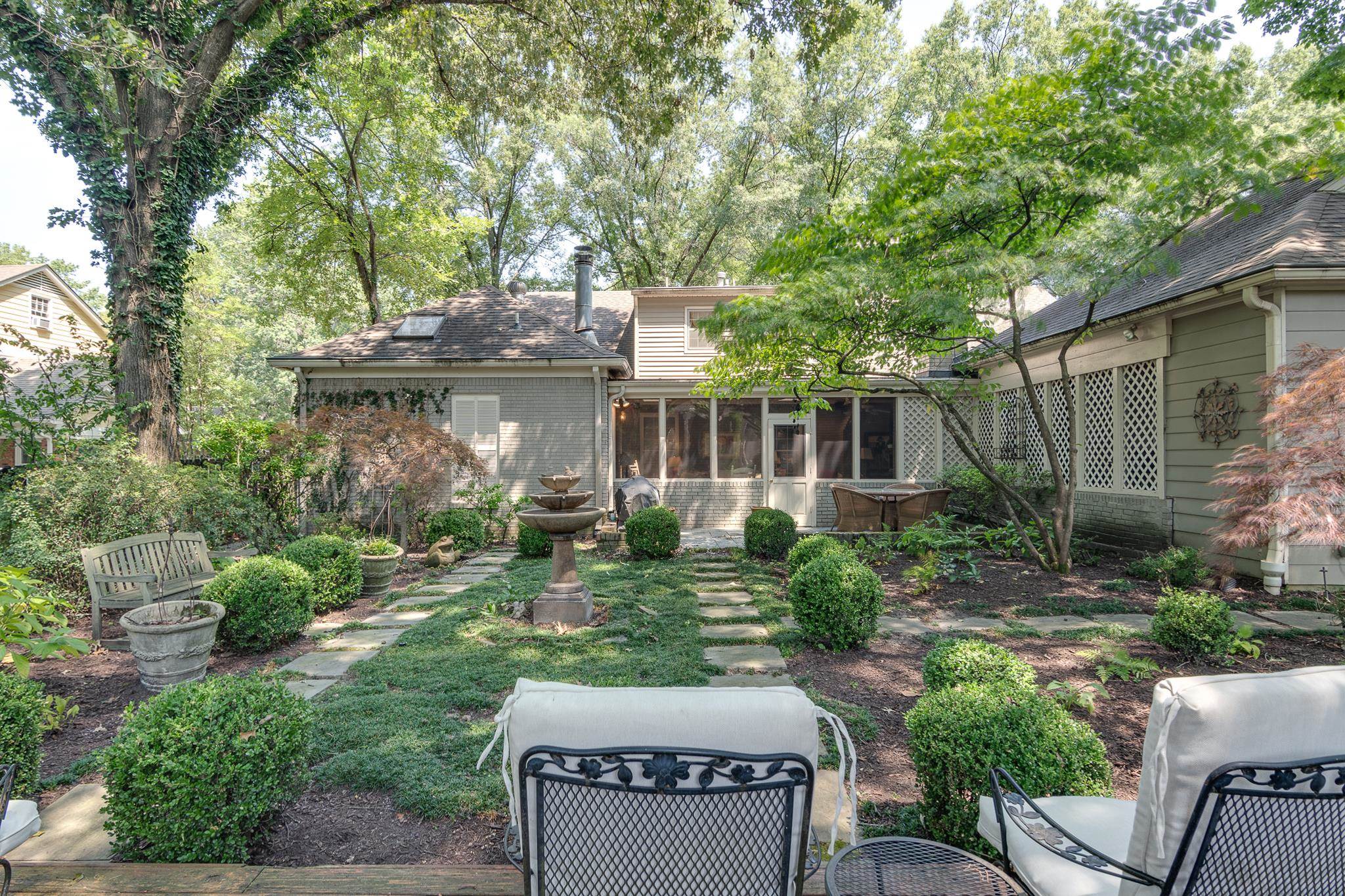 6367 BROOKS MANOR CV