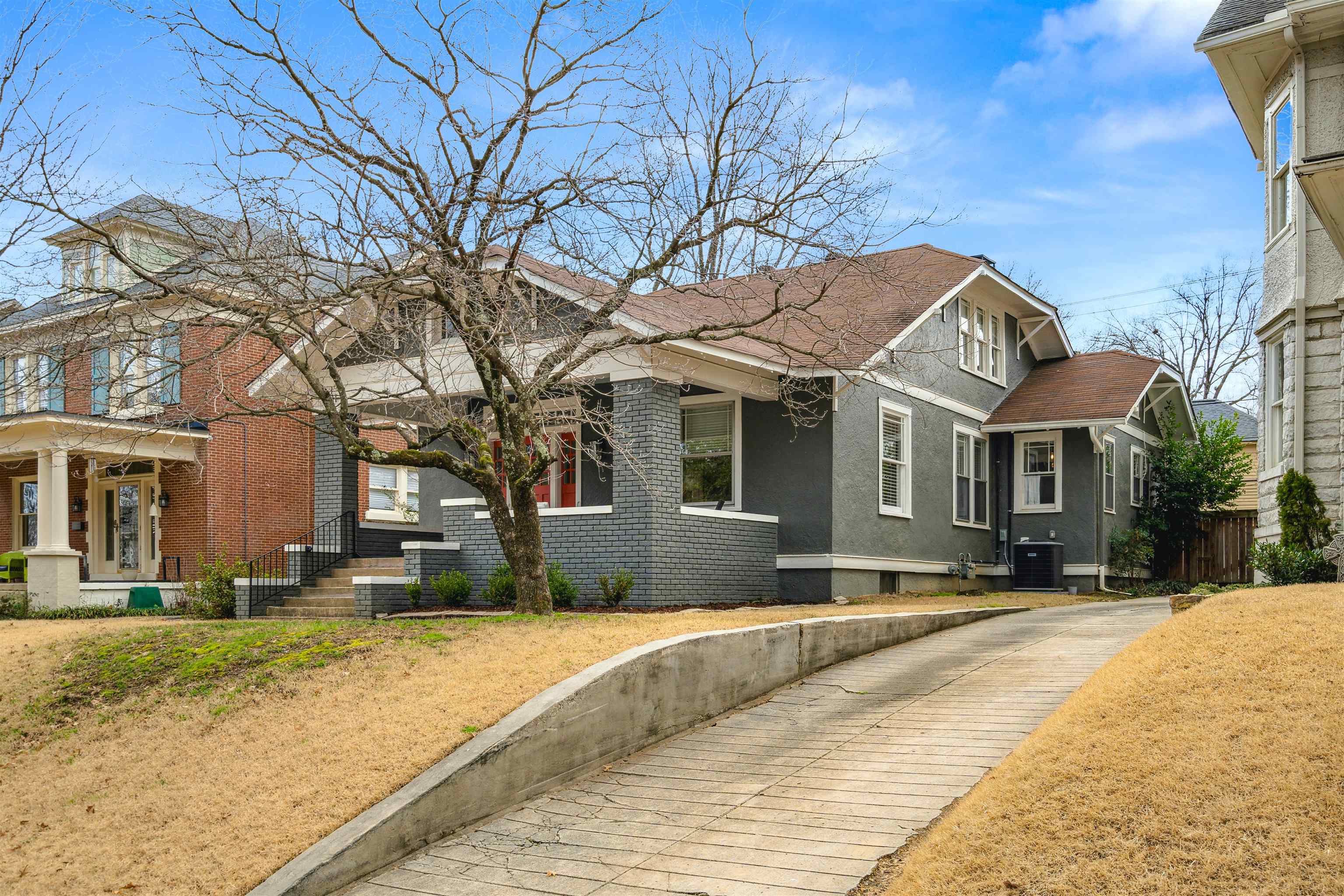 1621 CARR AVE