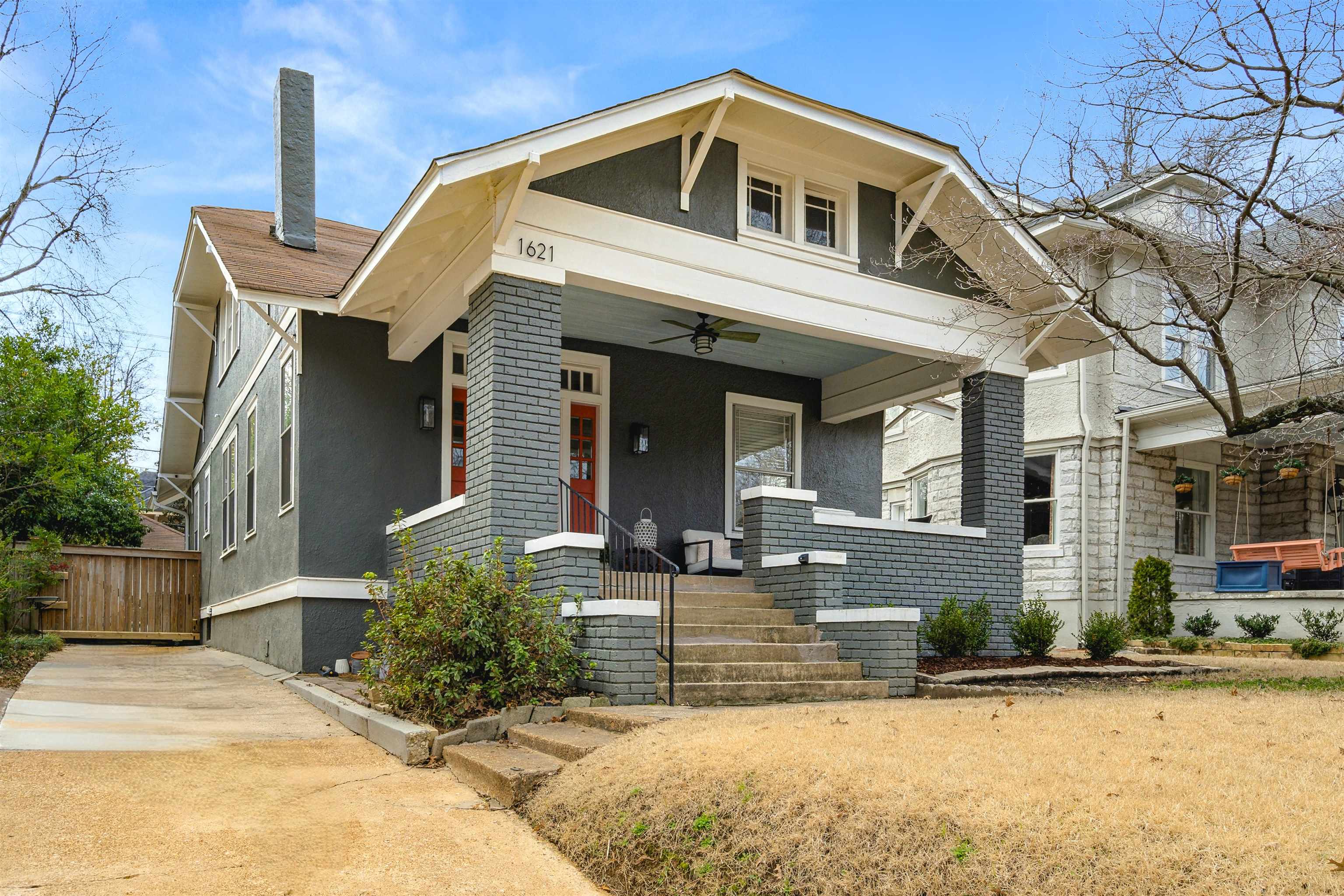 1621 CARR AVE