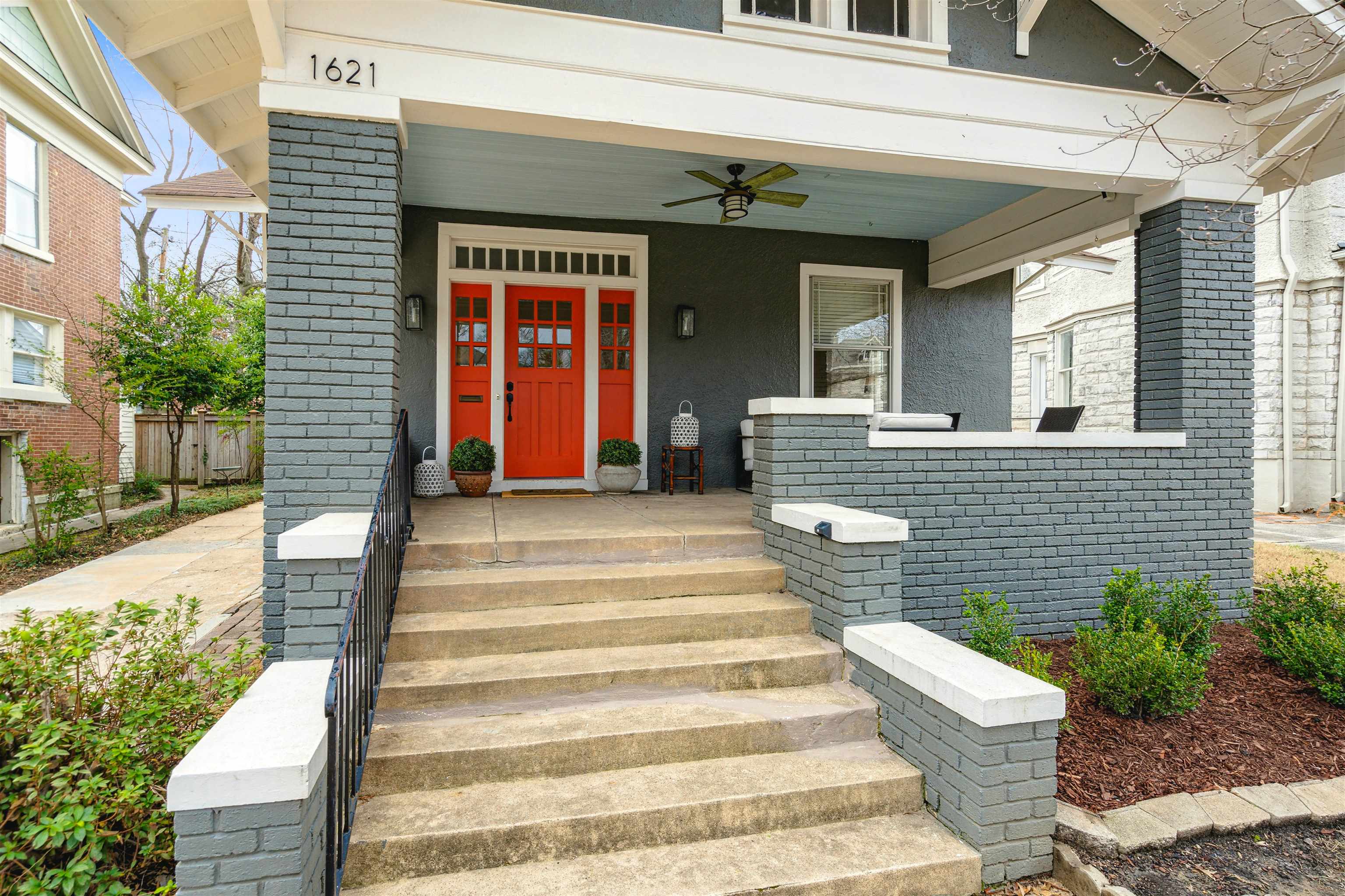 1621 CARR AVE
