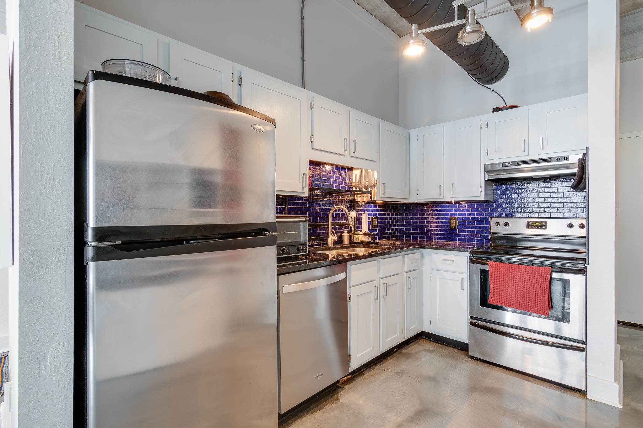 408 S FRONT ST Unit: 305