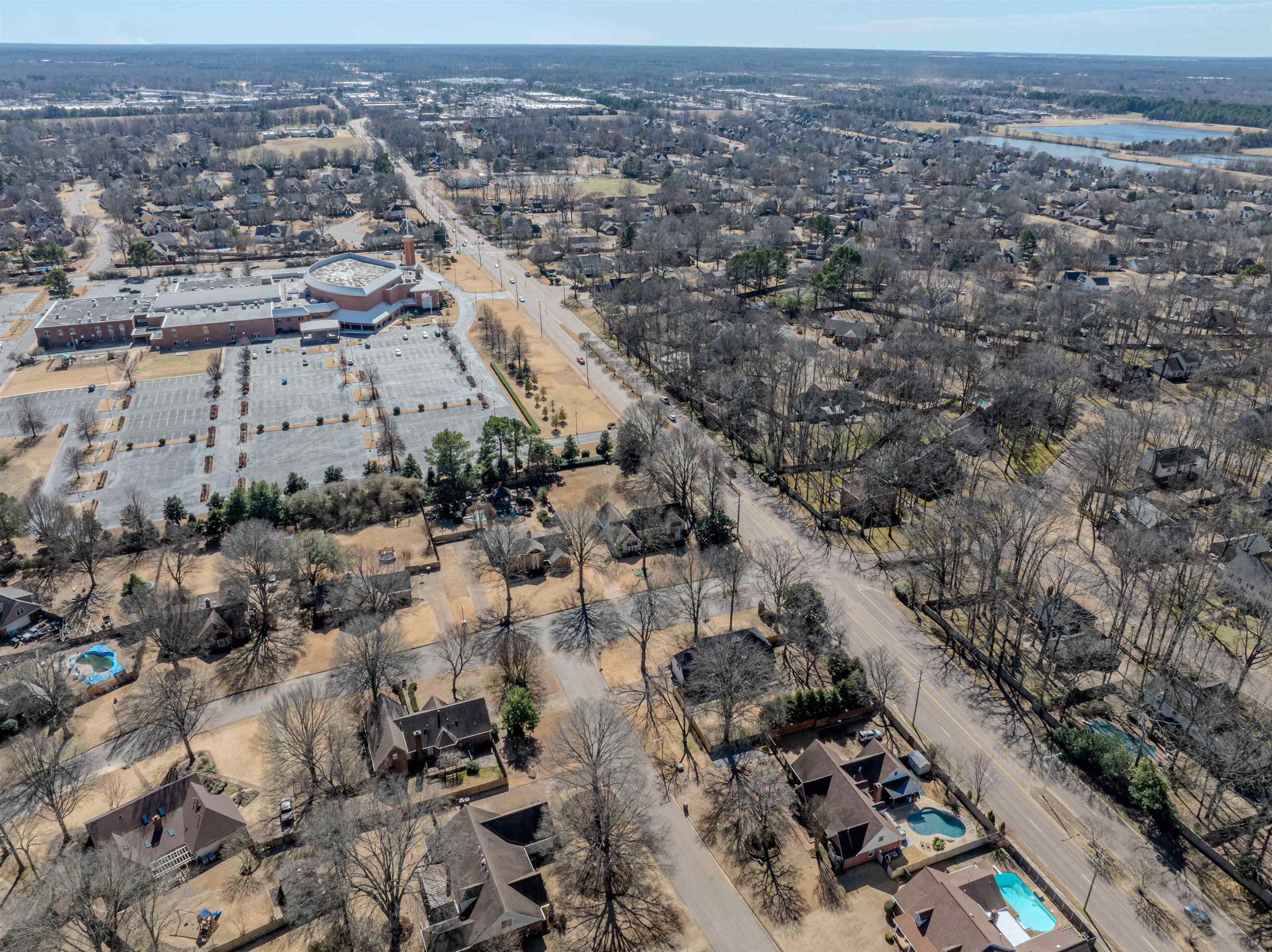 935 WINLEAF DR