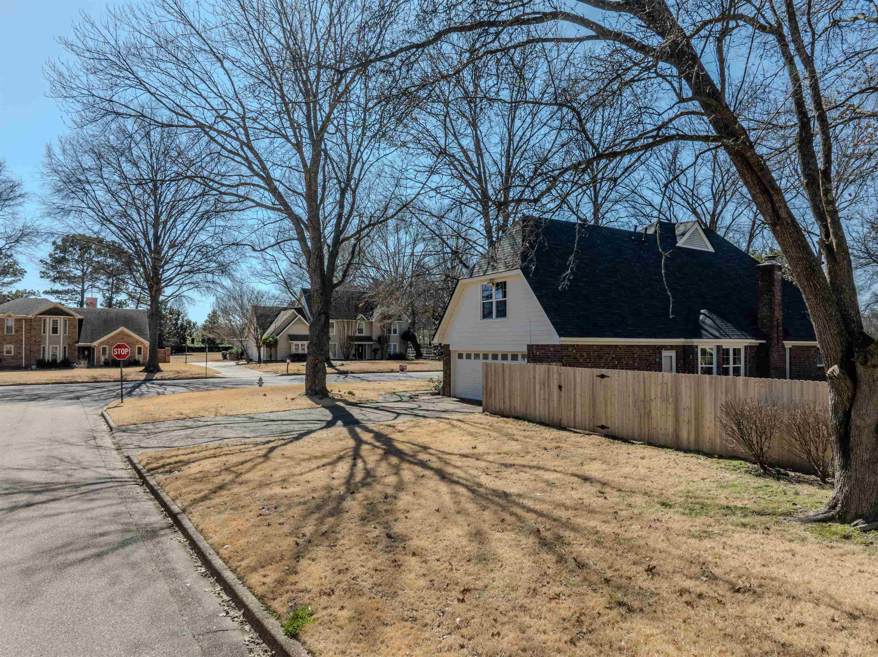 935 WINLEAF DR