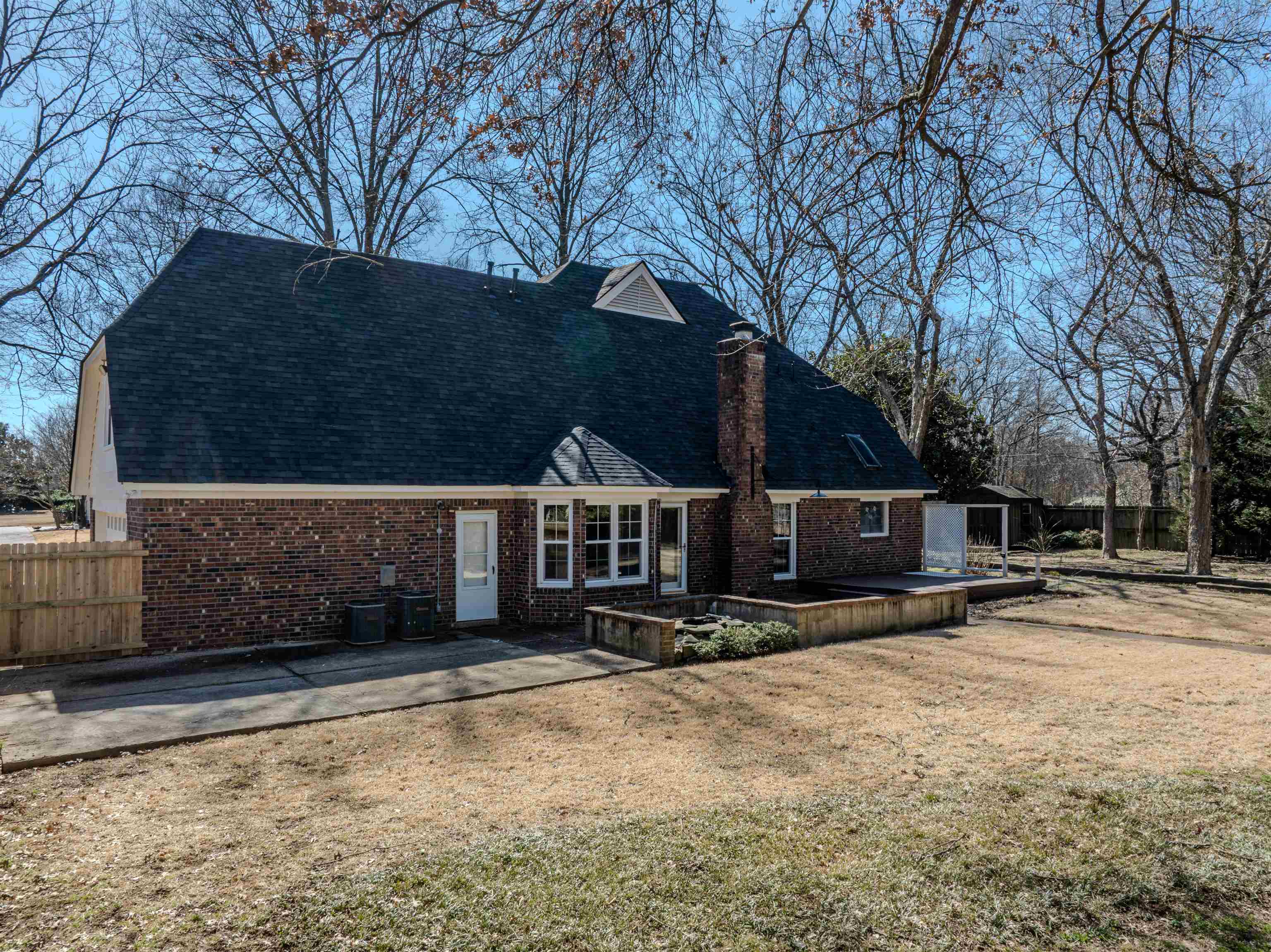 935 WINLEAF DR