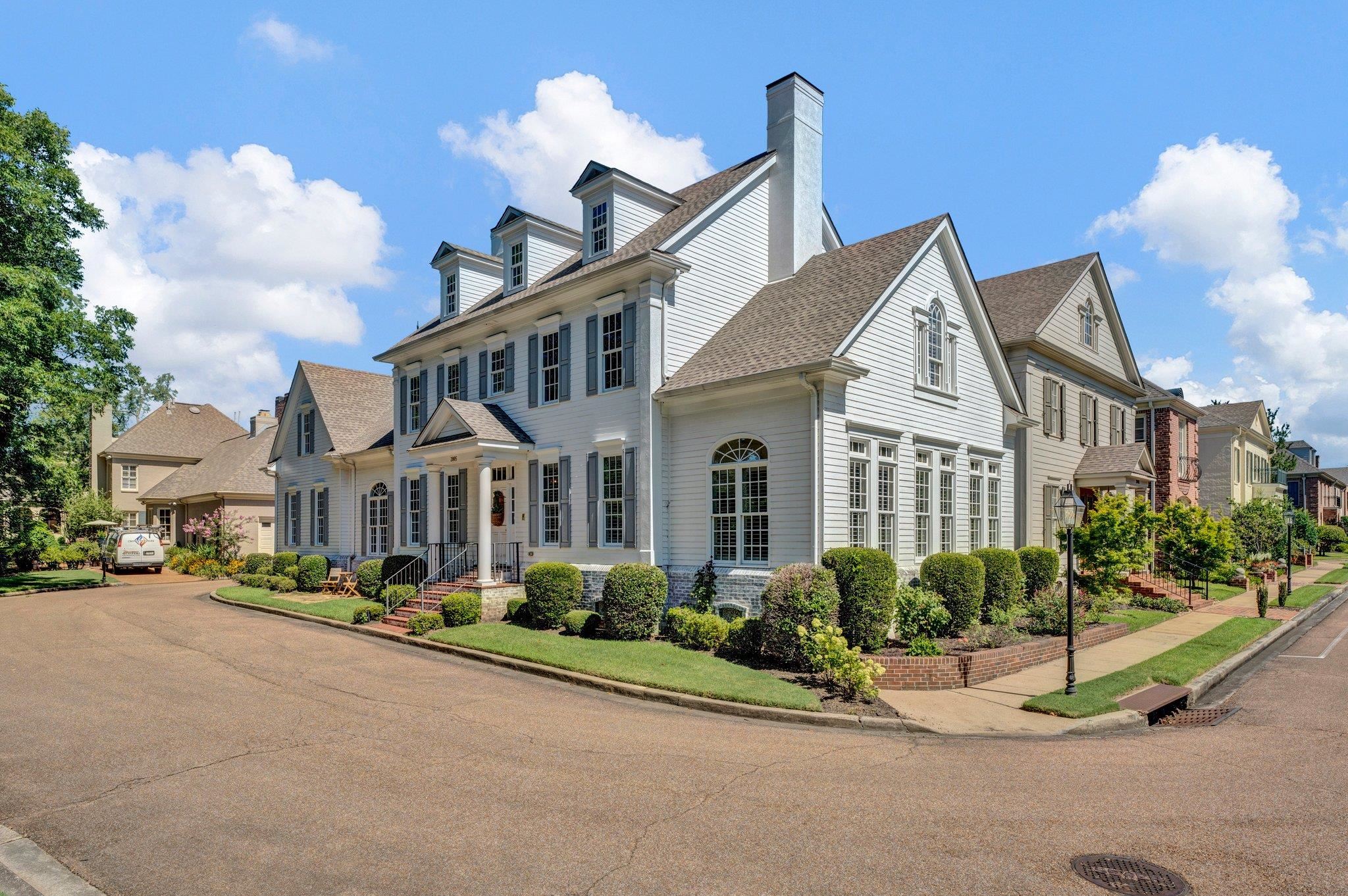 2005 SHADELEY DR