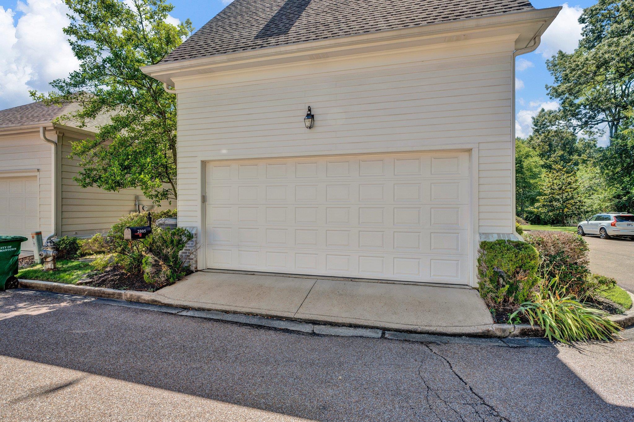 2005 SHADELEY DR