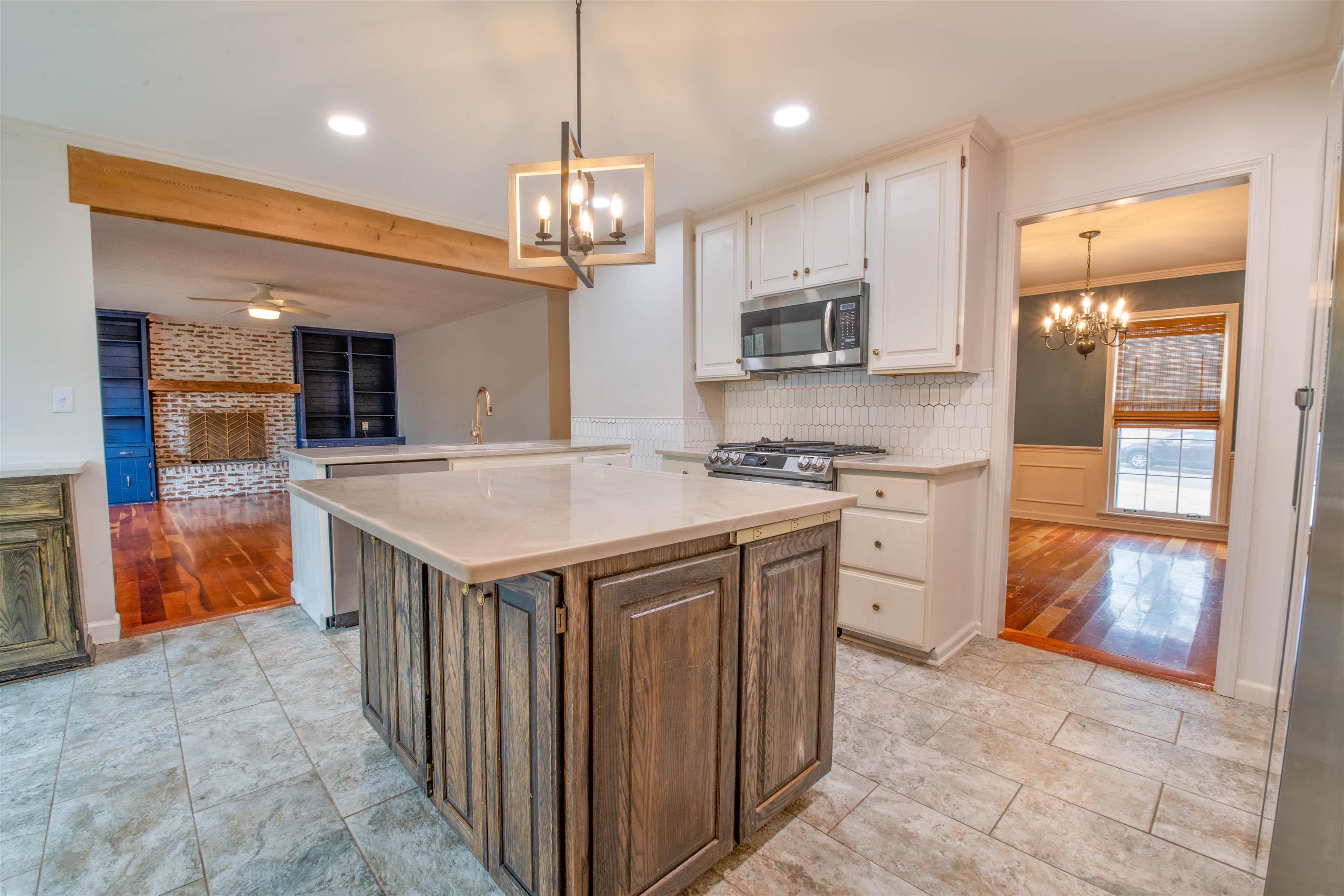 2018 WOODGATE DR