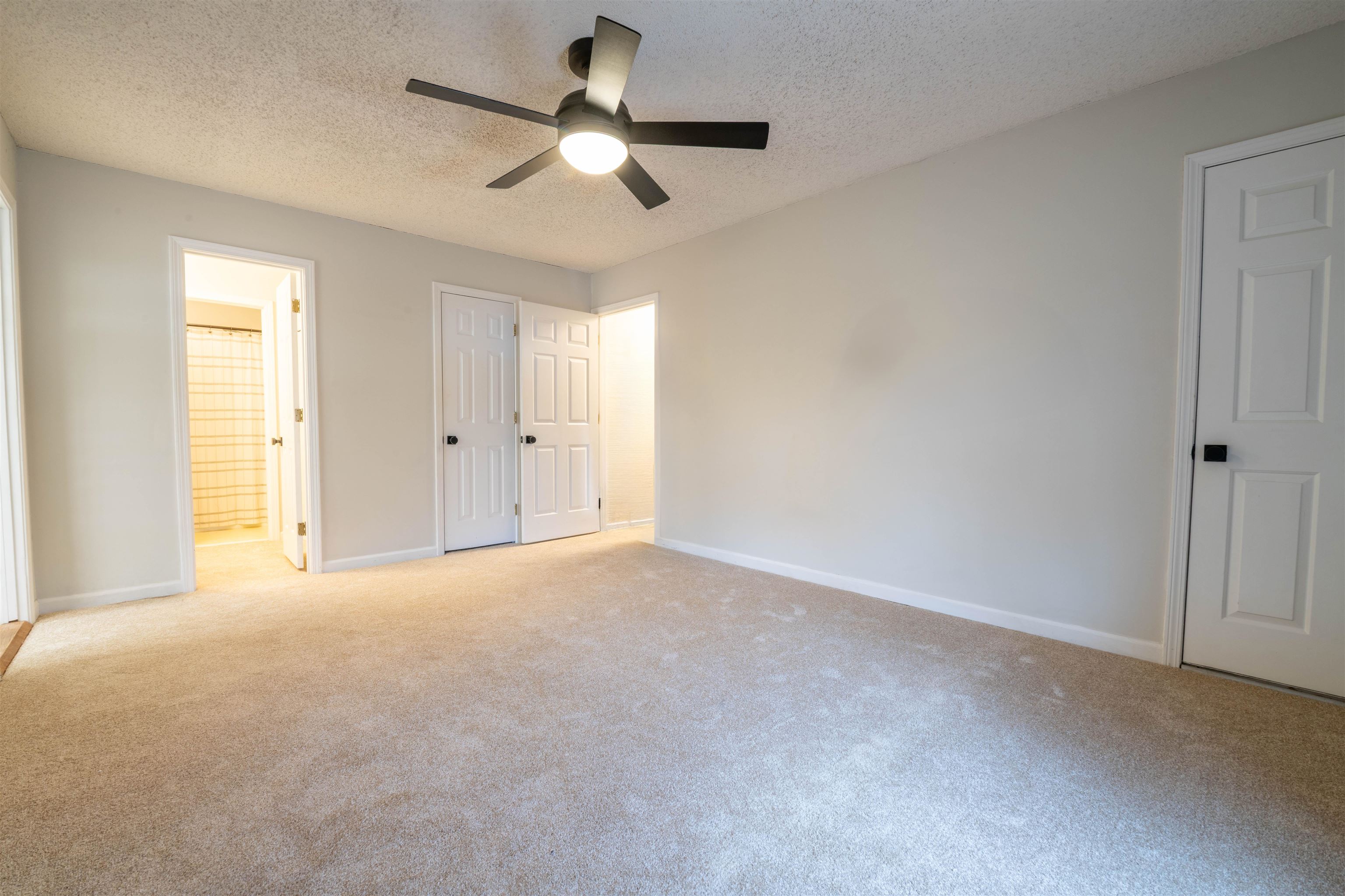 2018 WOODGATE DR