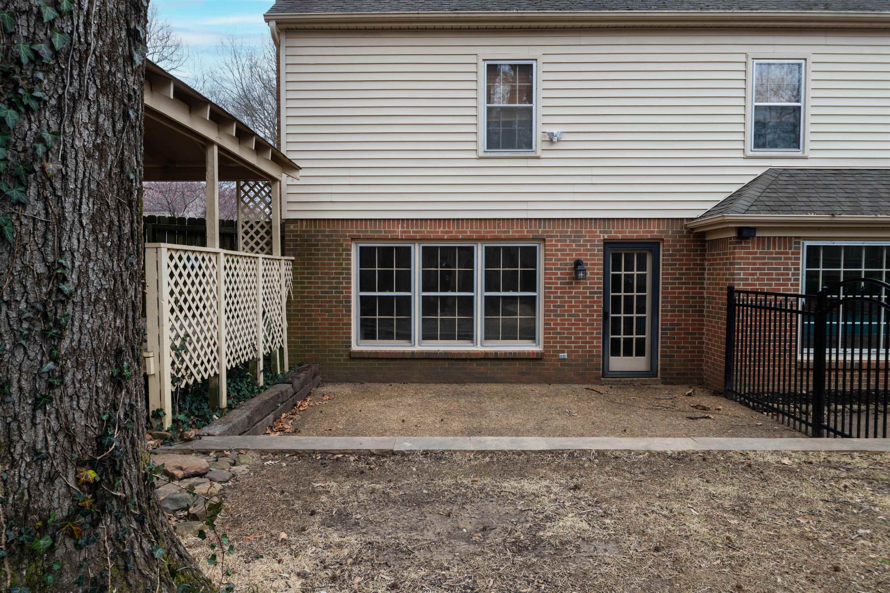 2018 WOODGATE DR