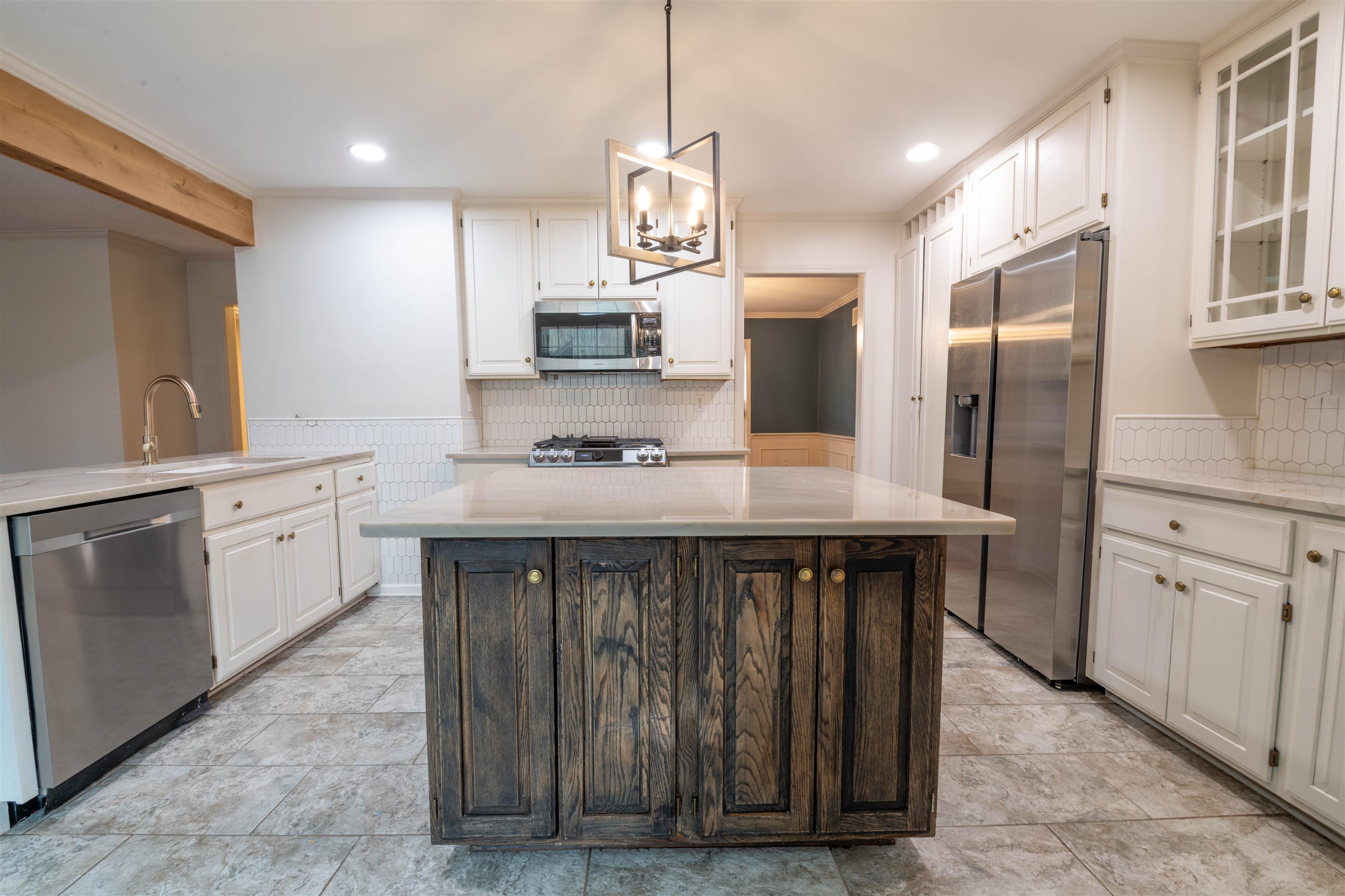 2018 WOODGATE DR
