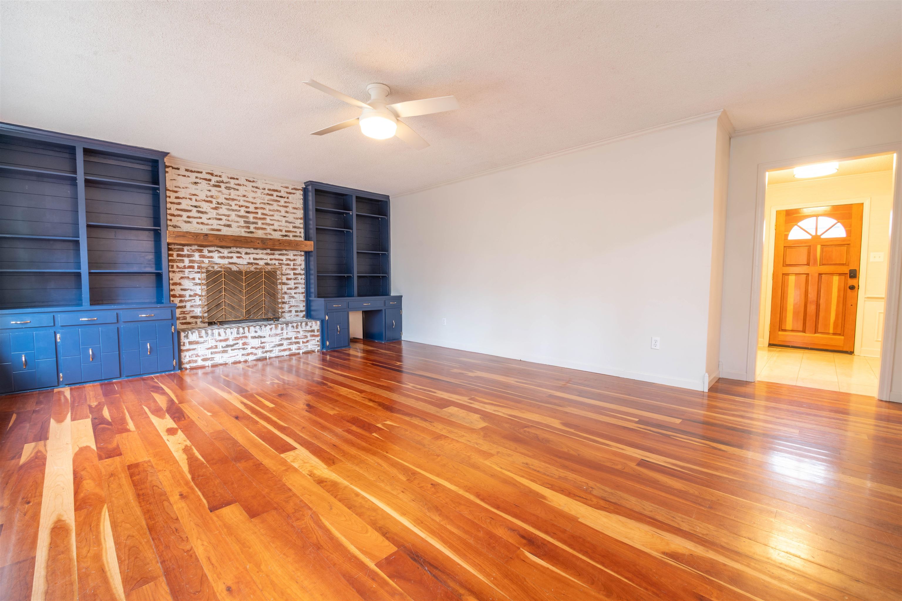 2018 WOODGATE DR