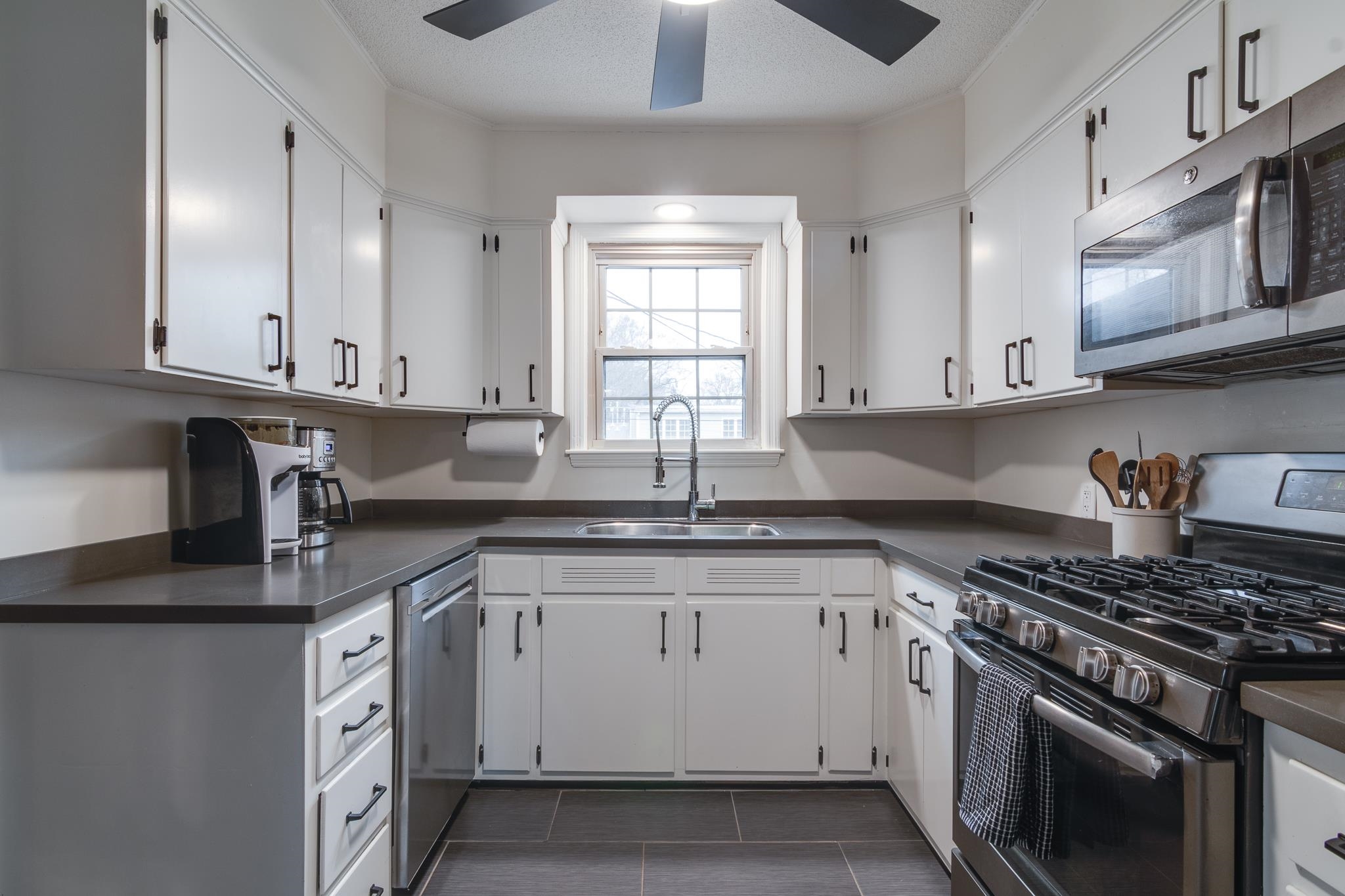 3689 HIGHLAND PARK RD