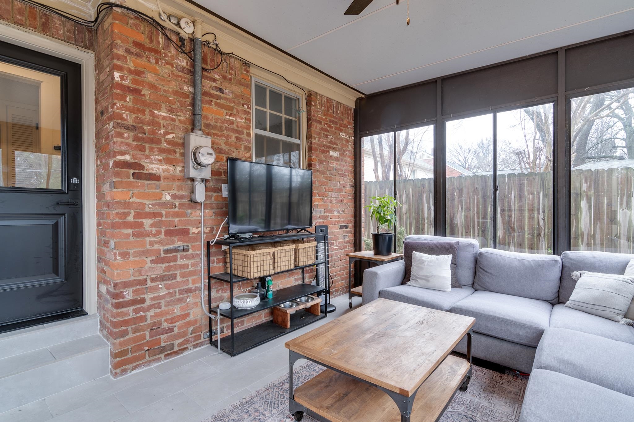 3689 HIGHLAND PARK RD