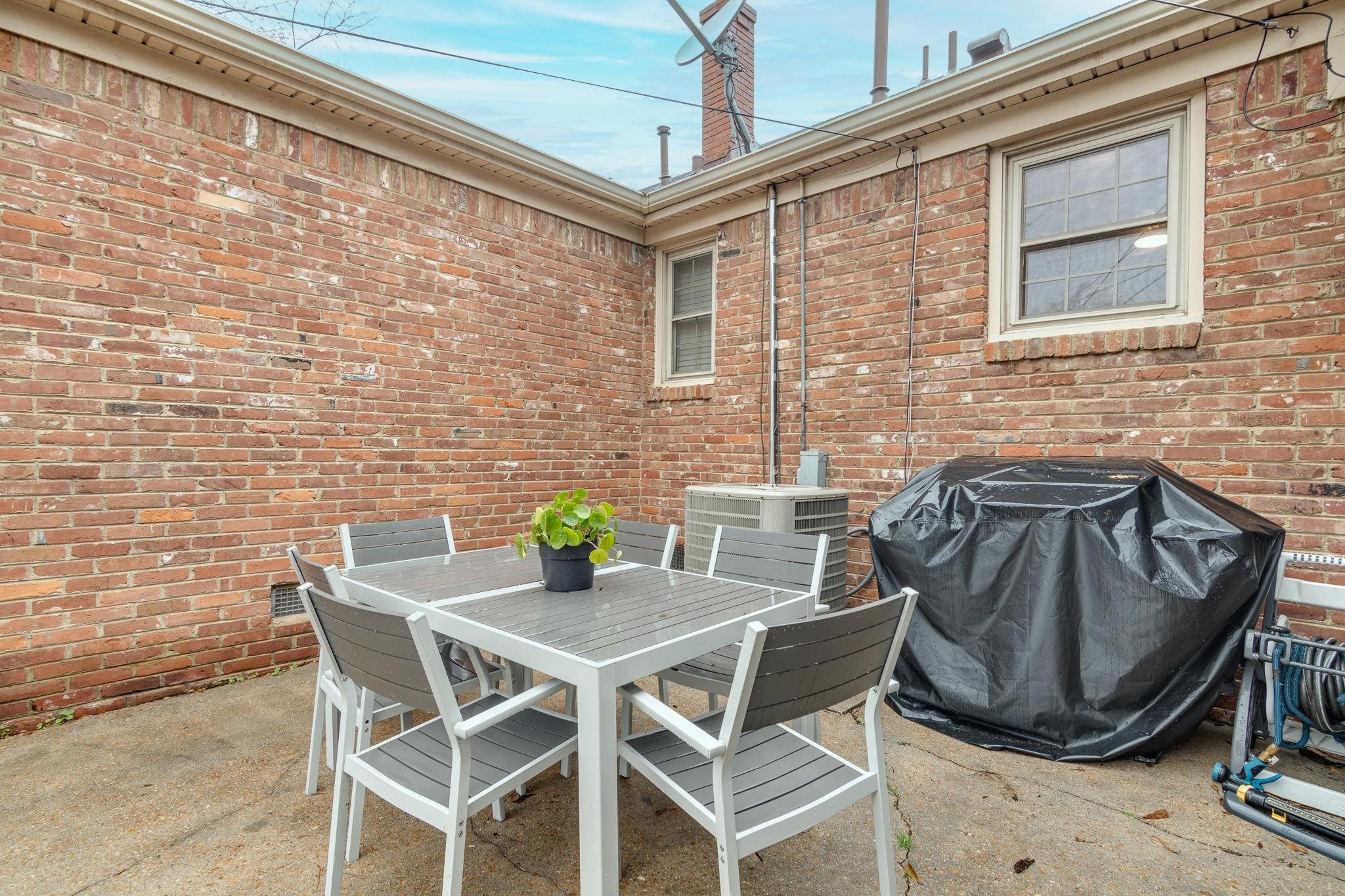 3689 HIGHLAND PARK RD