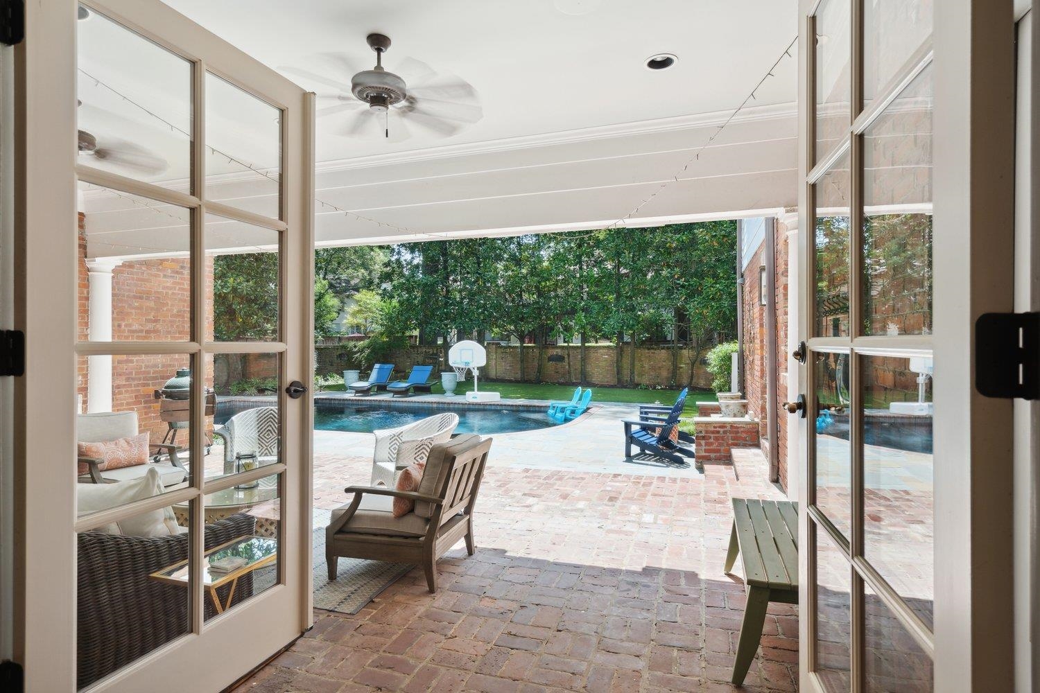 268 E CHICKASAW PKY