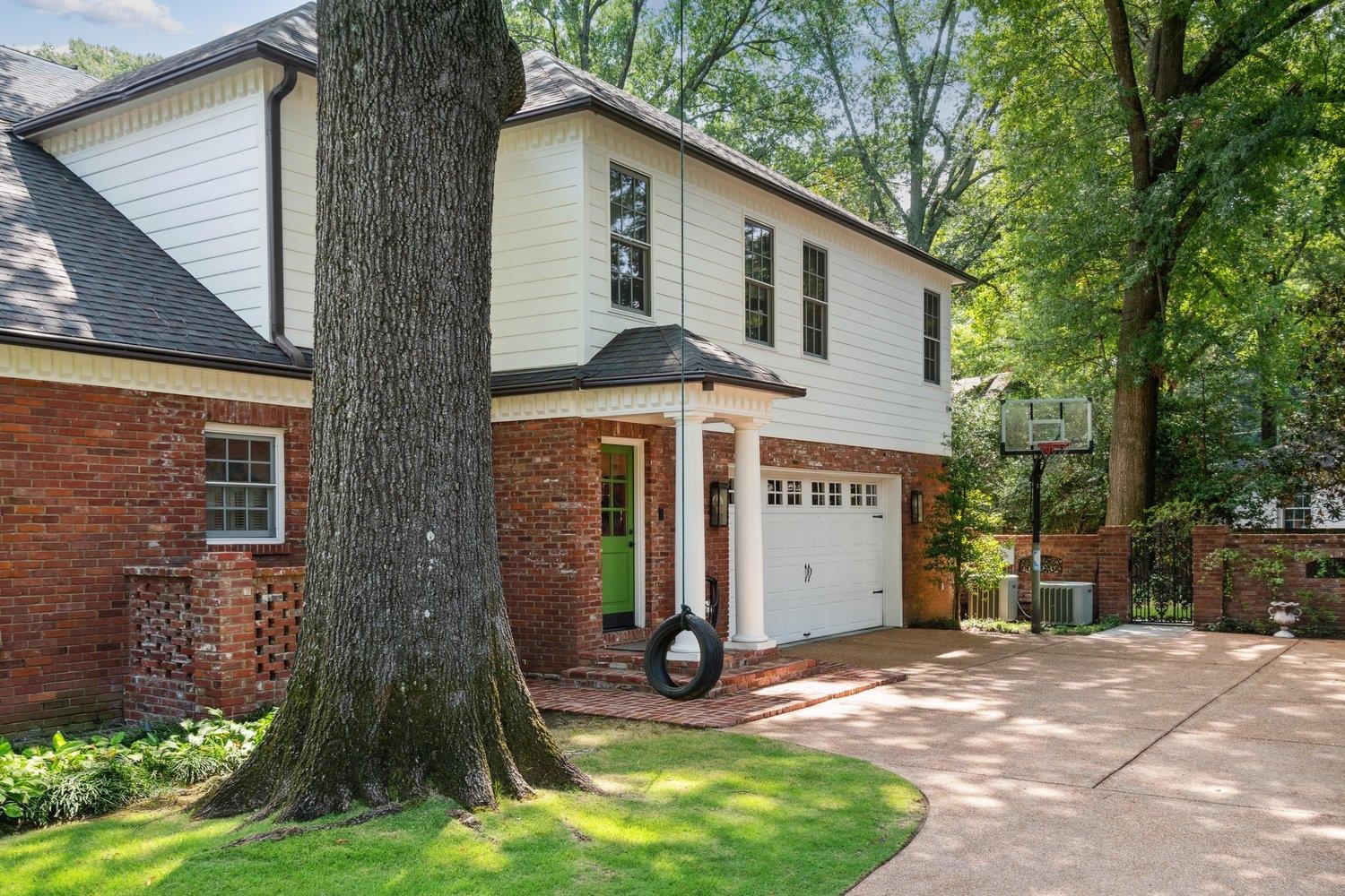 268 E CHICKASAW PKY