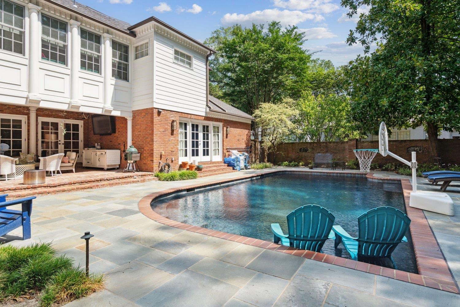 268 E CHICKASAW PKY