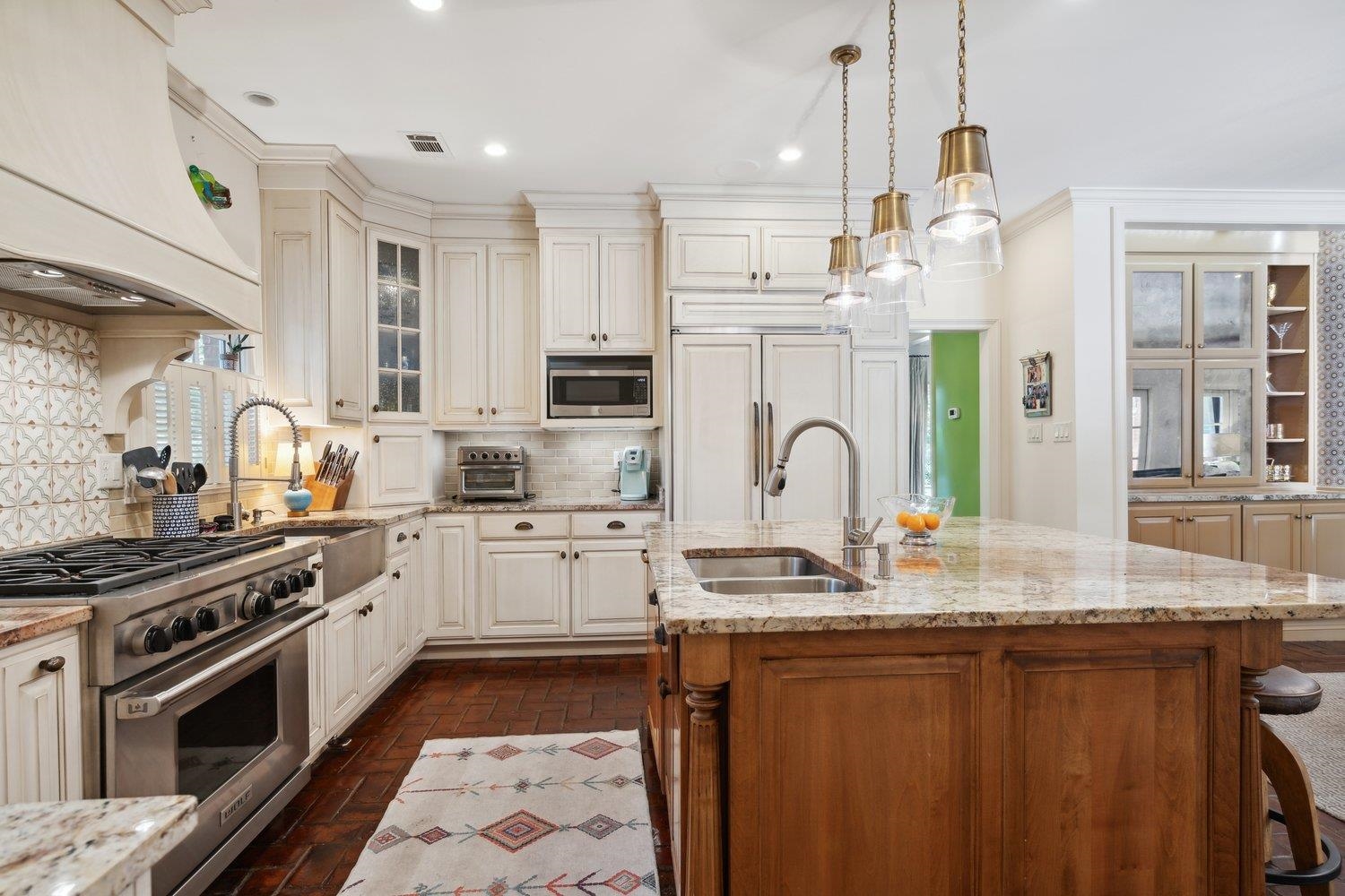 268 E CHICKASAW PKY