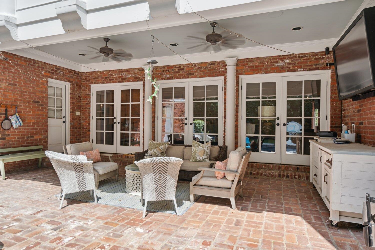268 E CHICKASAW PKY