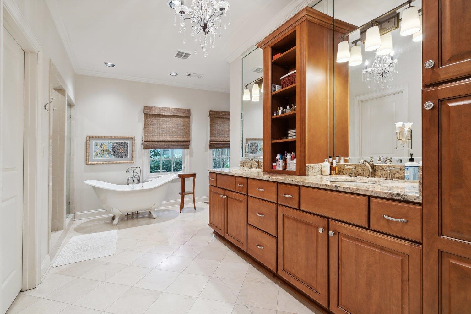 268 E CHICKASAW PKY