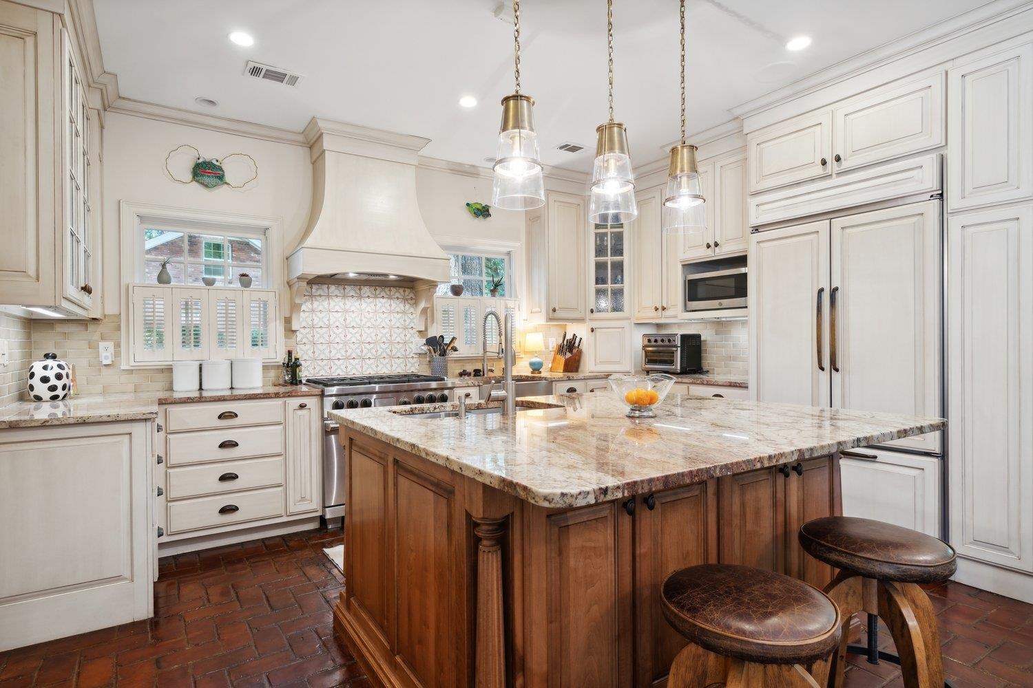 268 E CHICKASAW PKY